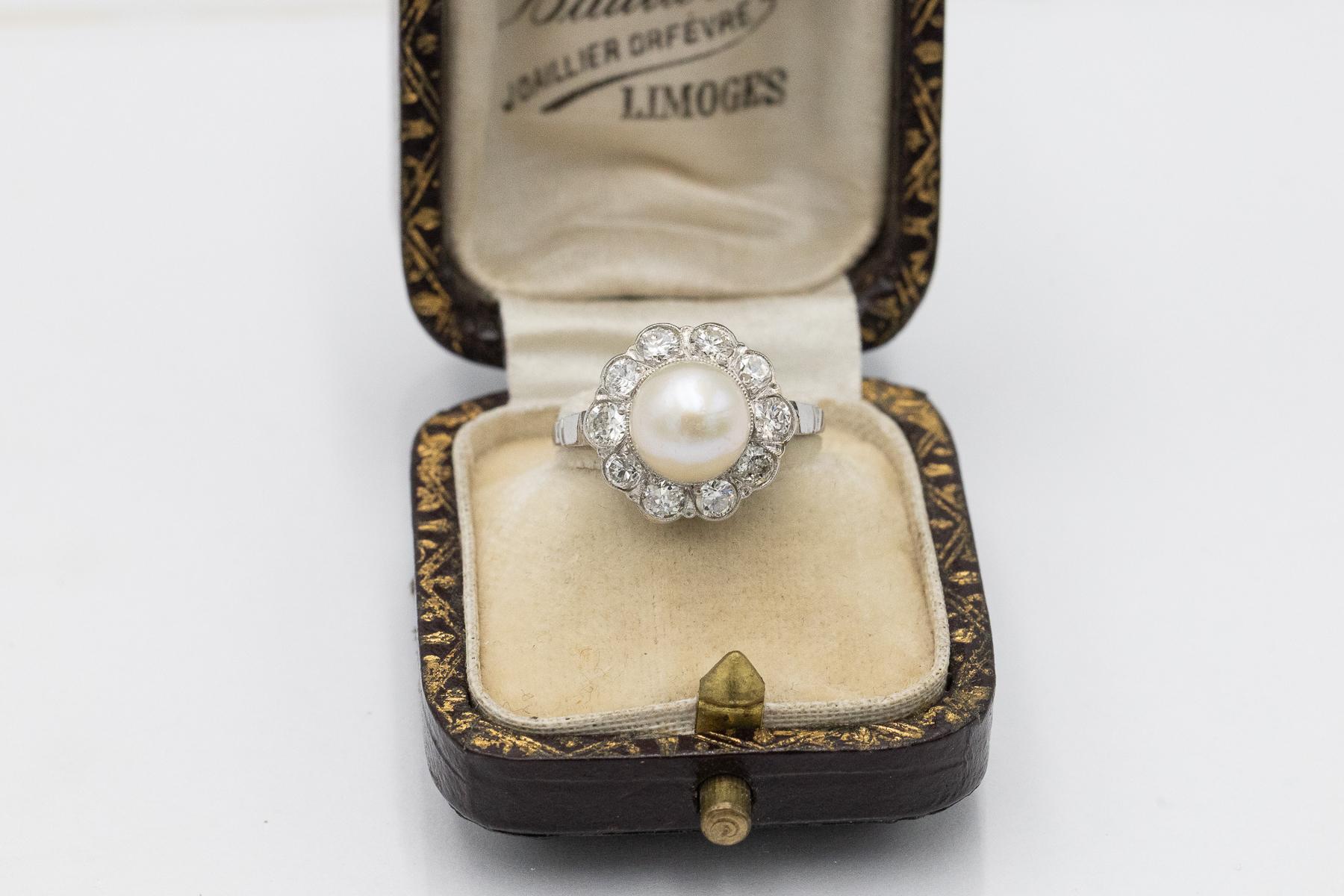 Taille brillant Bague en platine avec perle et diamants 1,00ct, milieu du 20e siècle. en vente