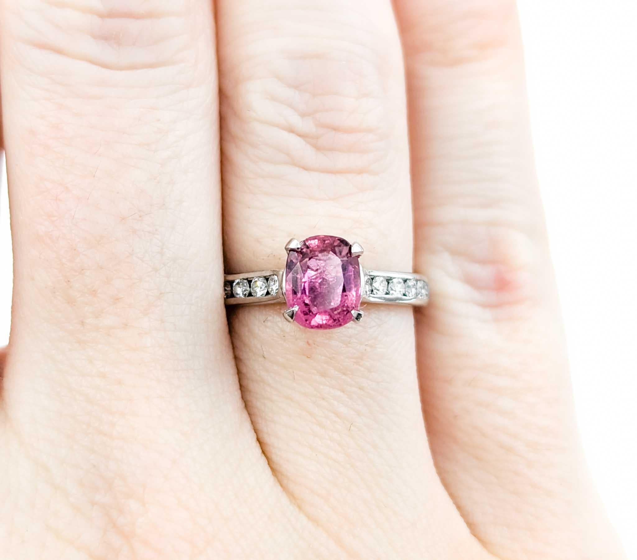Anello in platino con tormalina rosa e diamanti In condizioni ottime in vendita a Bloomington, MN