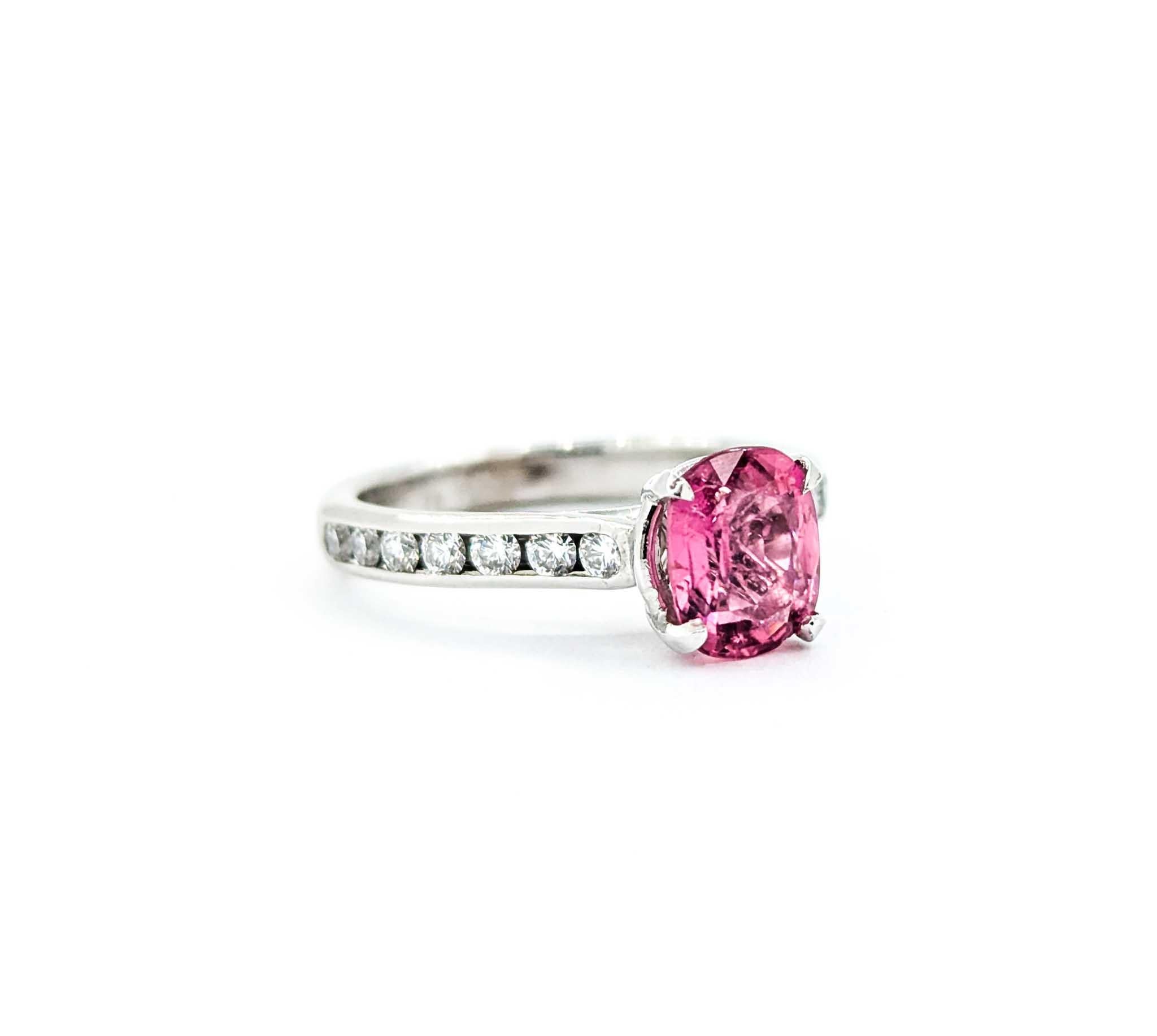 Donna Anello in platino con tormalina rosa e diamanti in vendita