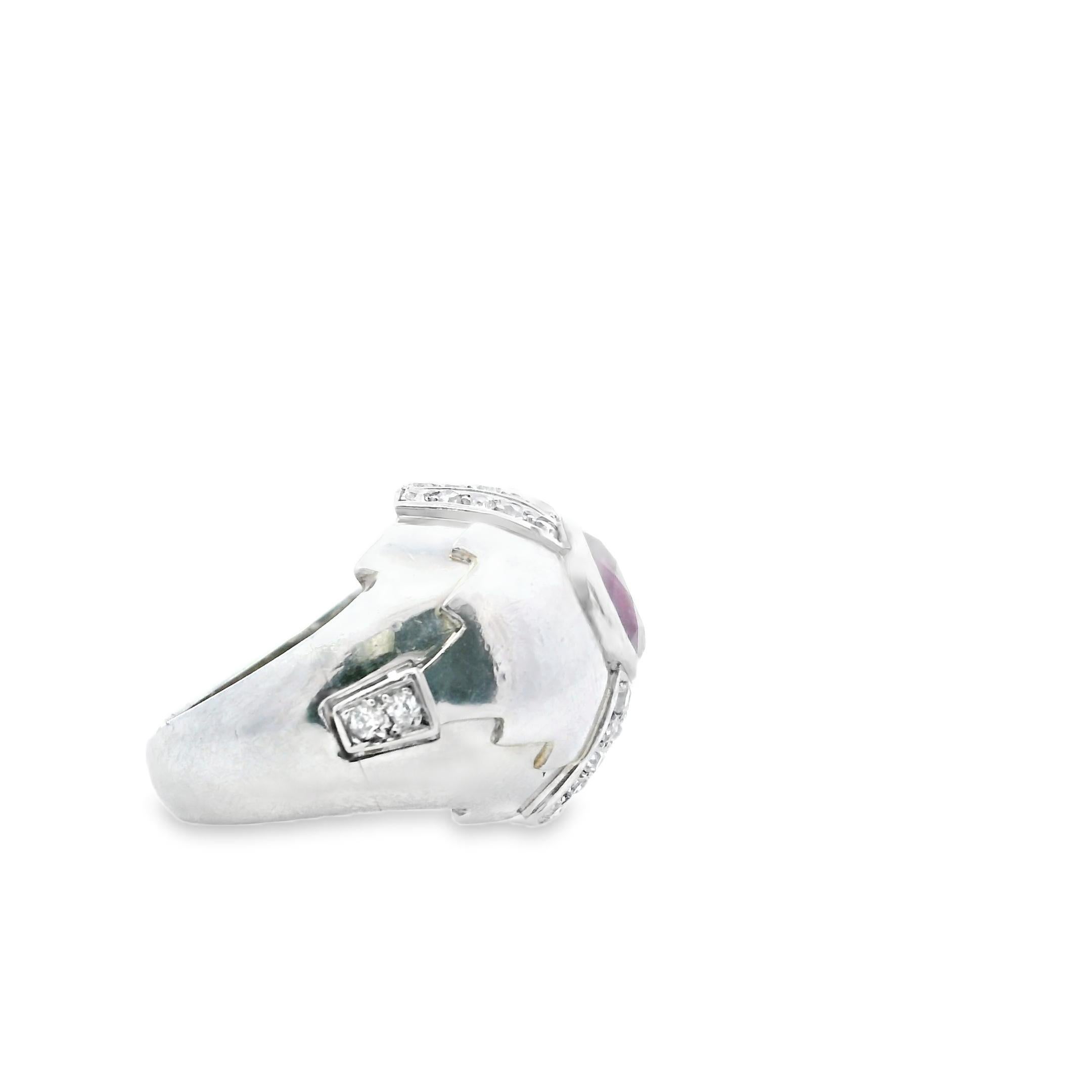 Anello in platino con rubino e diamanti  Circa 1933  Taglia 6 In condizioni buone in vendita a New York, NY