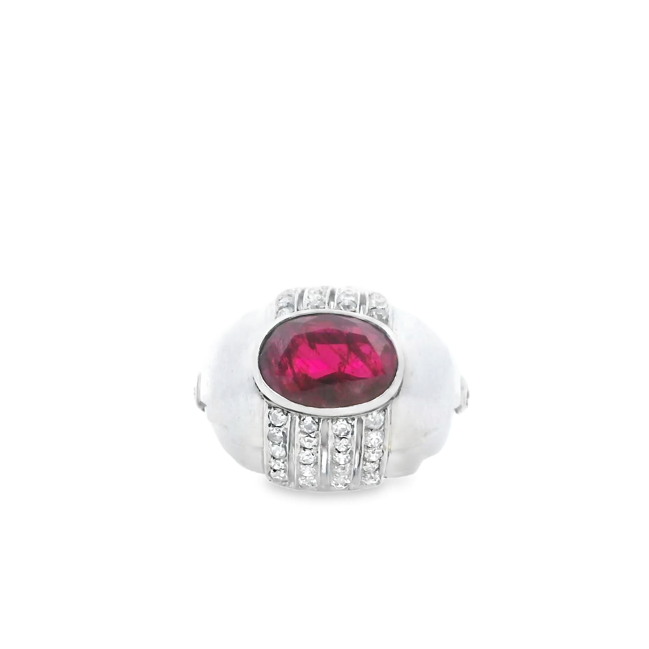 Donna Anello in platino con rubino e diamanti  Circa 1933  Taglia 6 in vendita