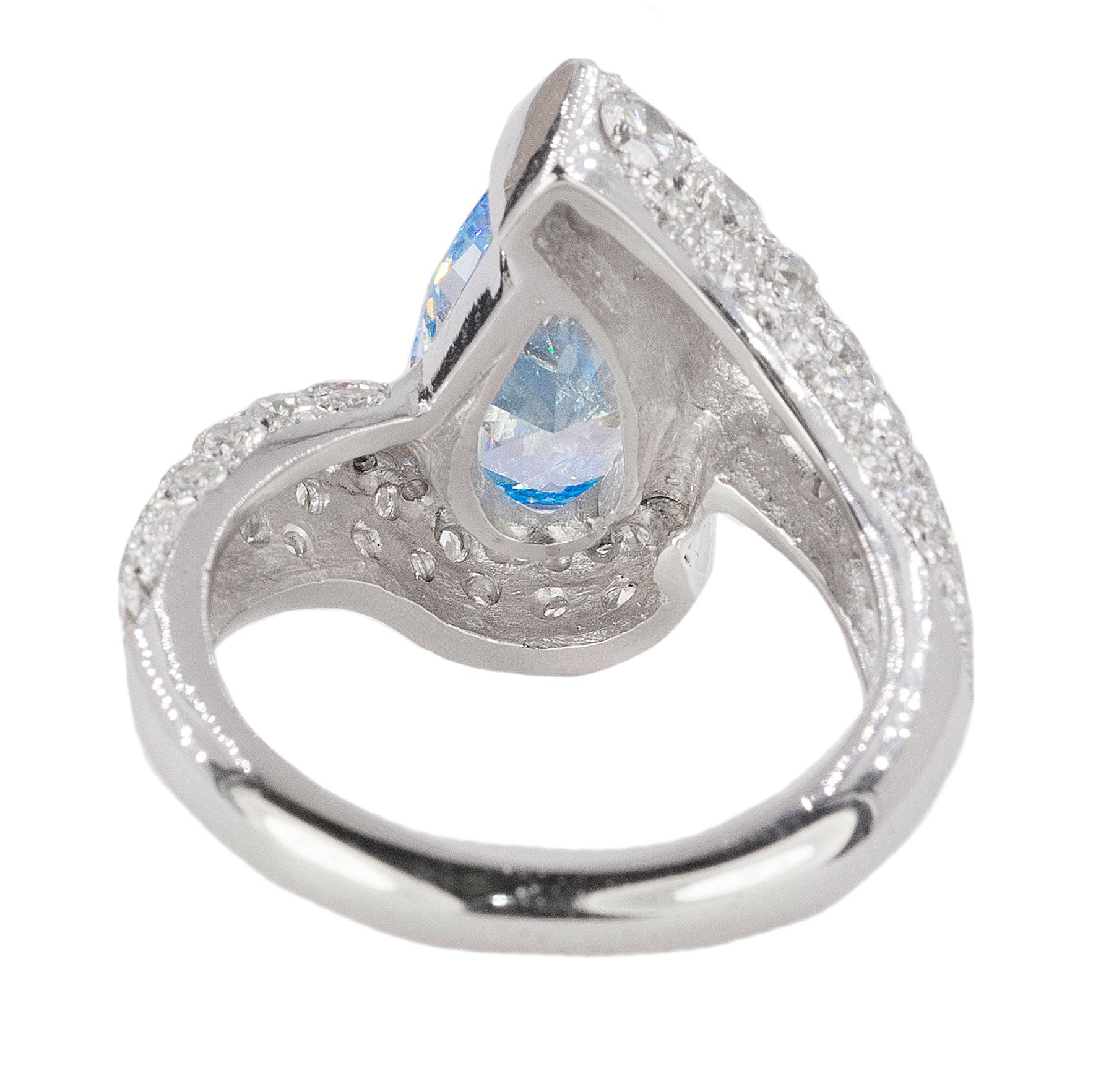 Bague en platine avec diamant bleu vif Neuf - En vente à Sarasota, FL