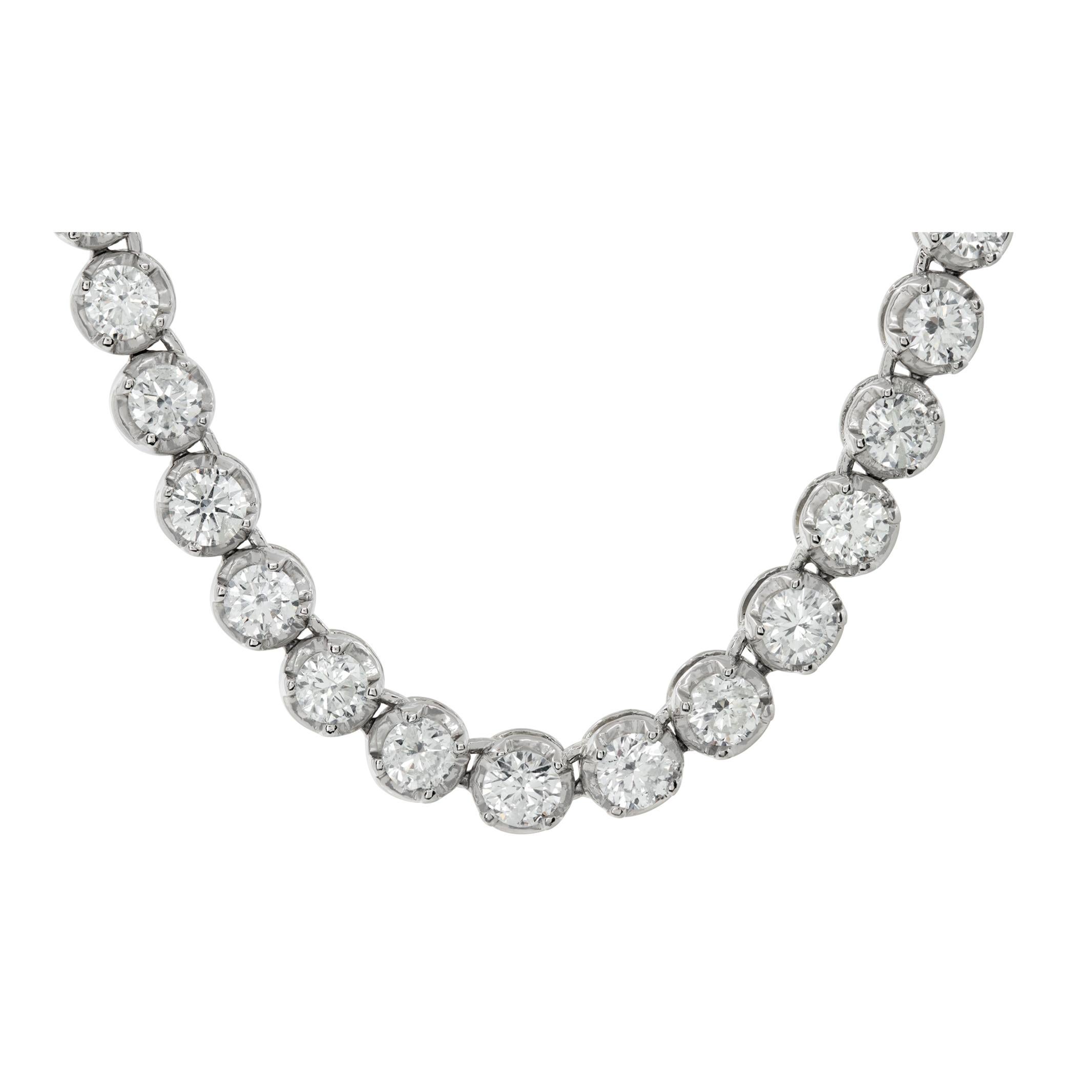 Riviera Diamonds necklace with approx. 30.19 carats round brilliant cut diamonds set in platinum. Diamonds estimate: H-I color, SI-I clarity.Total diamonds: 45 approx. 0.40 carat each. Lenght 20 inches,width 6.4 mm.
