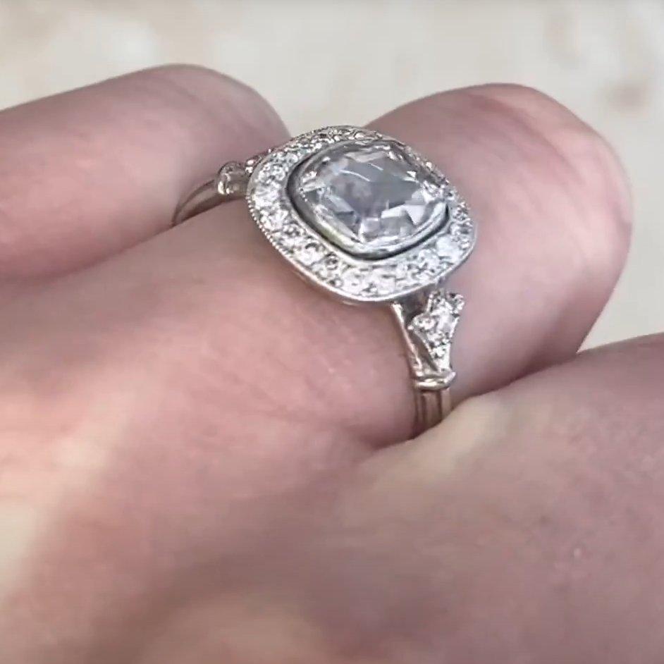 Verlobungs-Cluster-Ring aus Platin mit Diamanten im Rosenschliff (GIA ca. 1,00 Karat) im Zustand „Hervorragend“ im Angebot in New York, NY
