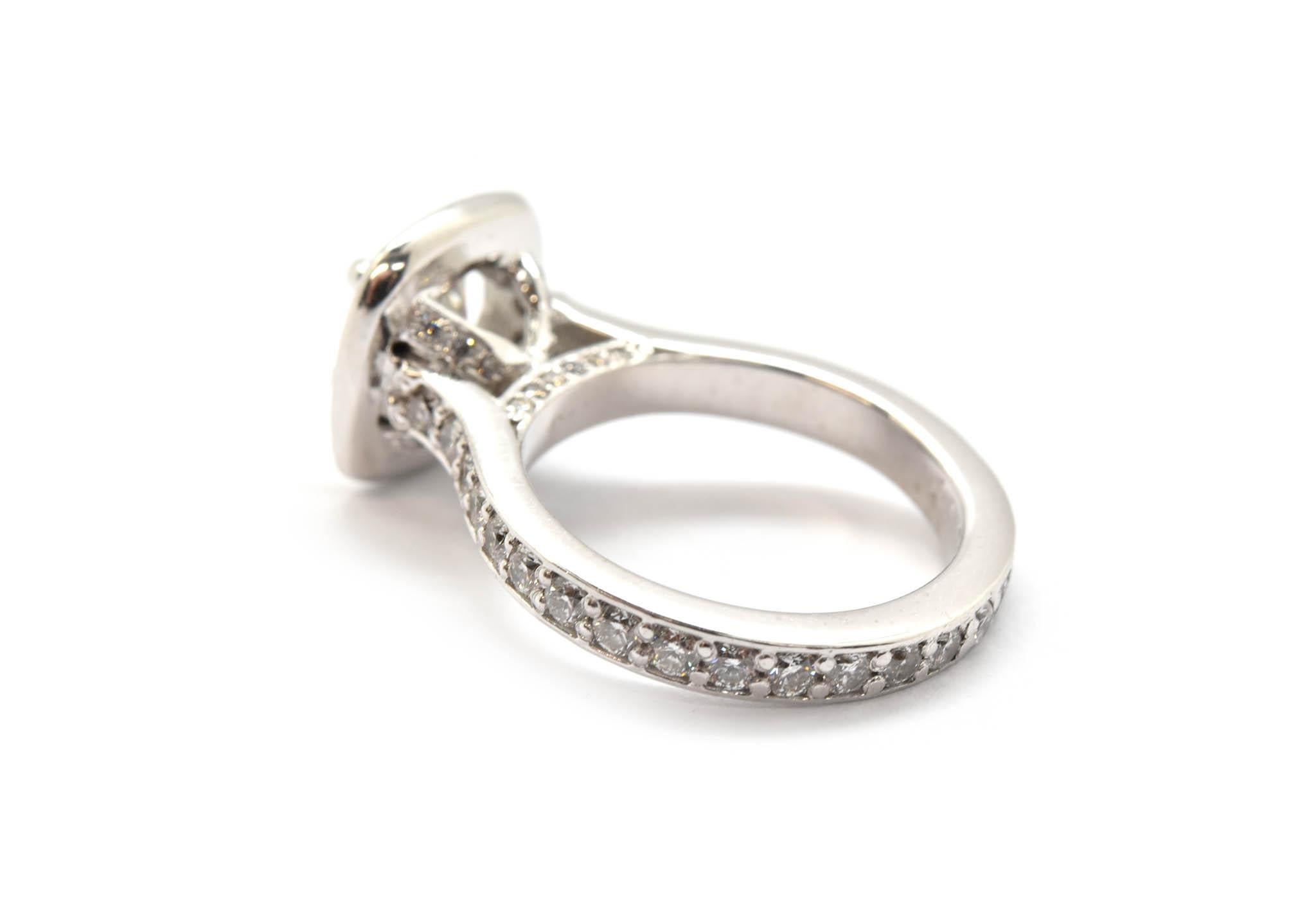 Round Cut Platinum Round 0.98 Carat Diamond Engagement Ring with Diamond Halo and Mounting