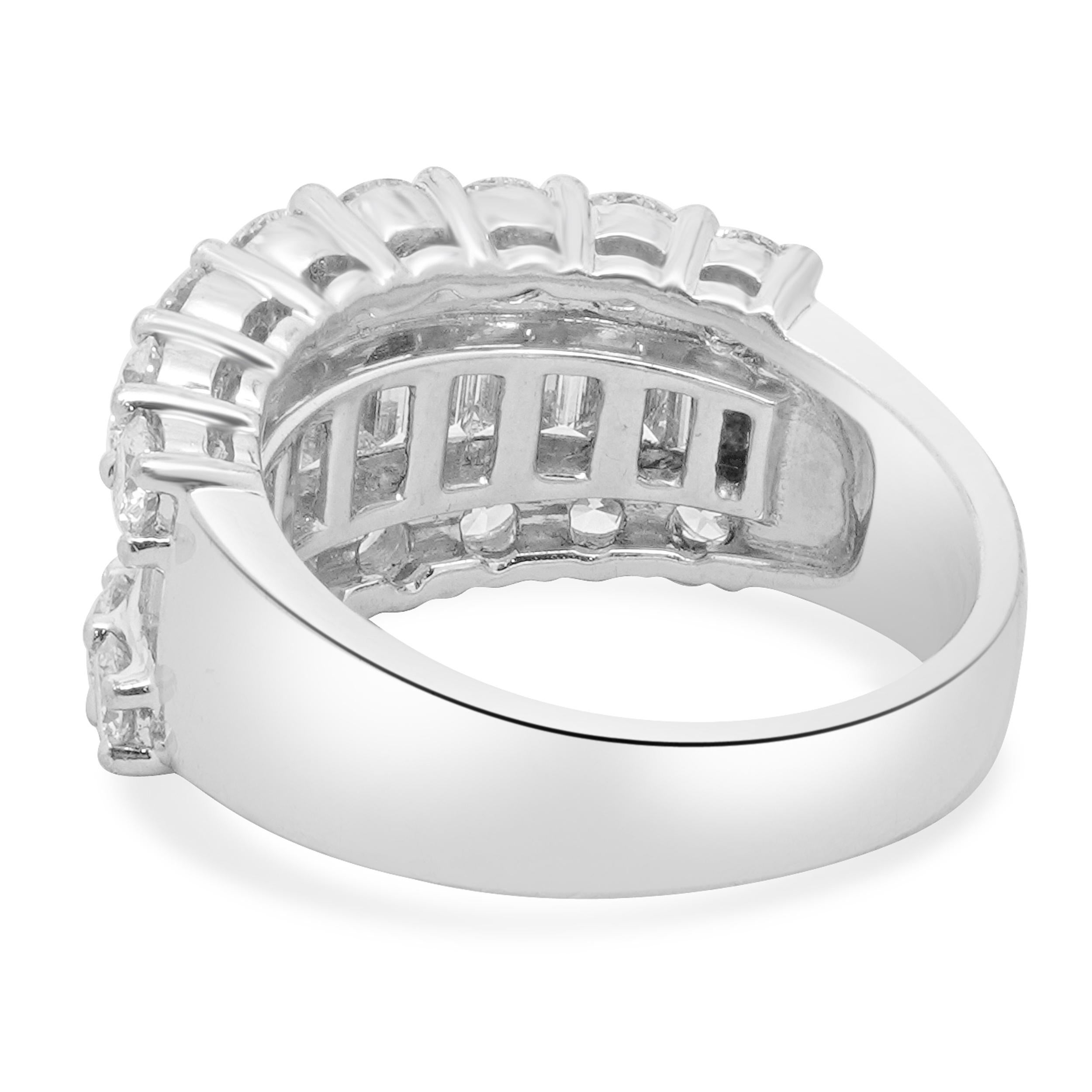 Platinum Round and Baguette Diamond Band In Excellent Condition In Scottsdale, AZ