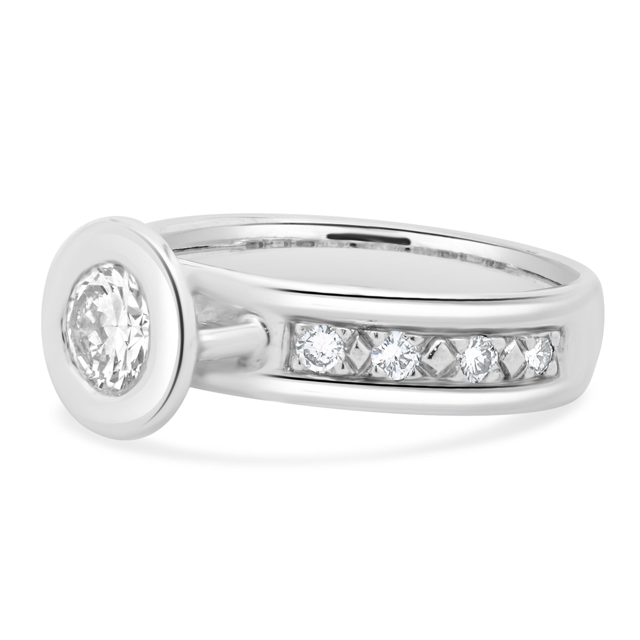 Material: platino 
Diamante central: 1 talla brillante redonda = 0,60 ct
Color: J
Claridad: SI2 
Diamante: talla brillante redonda = 0,12ctw
Color: I
Claridad: SI1
Tamaño del anillo: 5,5 (espera hasta 2 días laborables más para solicitar el