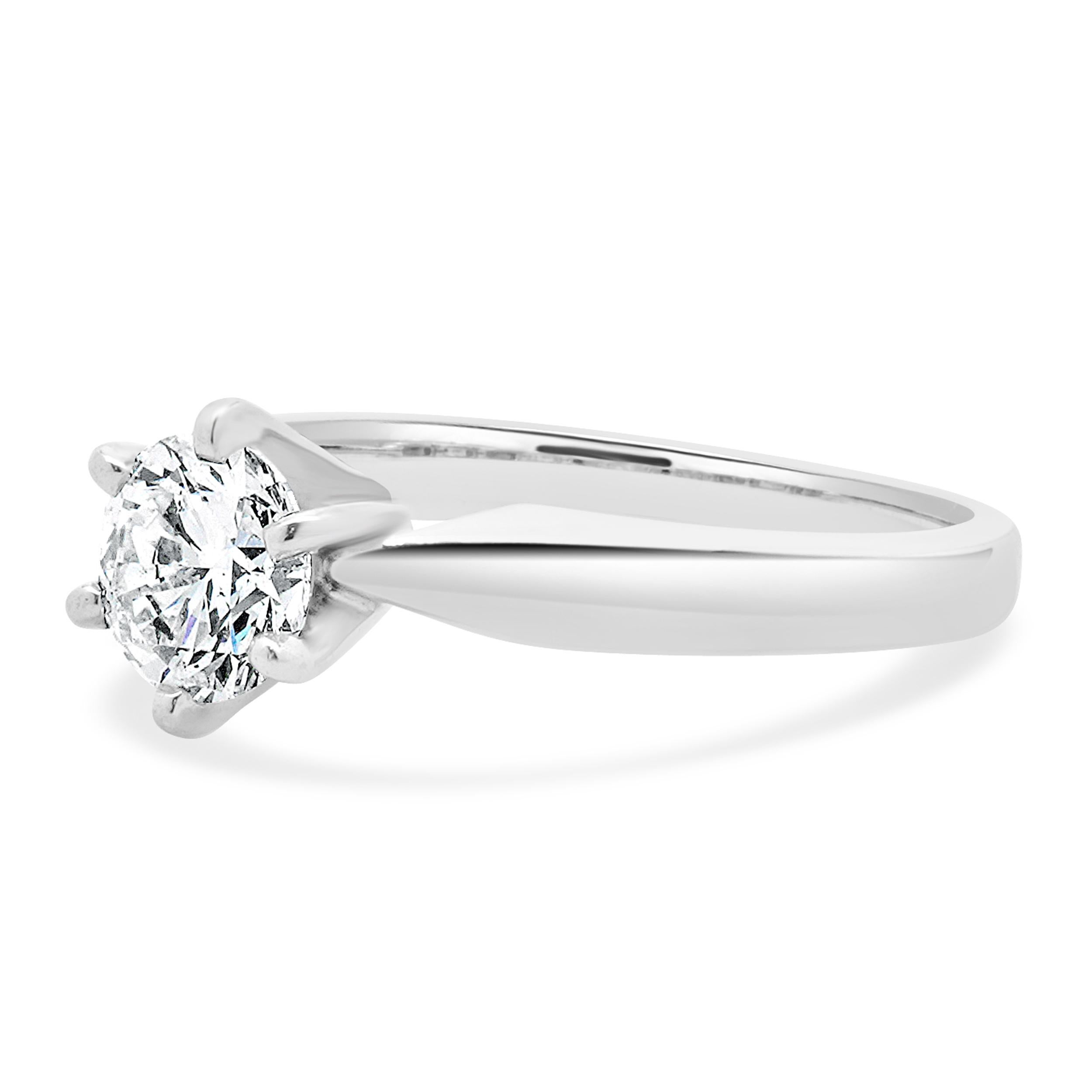 Matériau : Platine
Diamant : 1 taille ronde brillante = 0,72cttw
Couleur : E
Clarté : SI2
GIA : 12424017
Taille de l'anneau : 5.5 (veuillez prévoir jusqu'à 2 jours ouvrables supplémentaires pour les demandes de taille)
Dimensions : le haut de