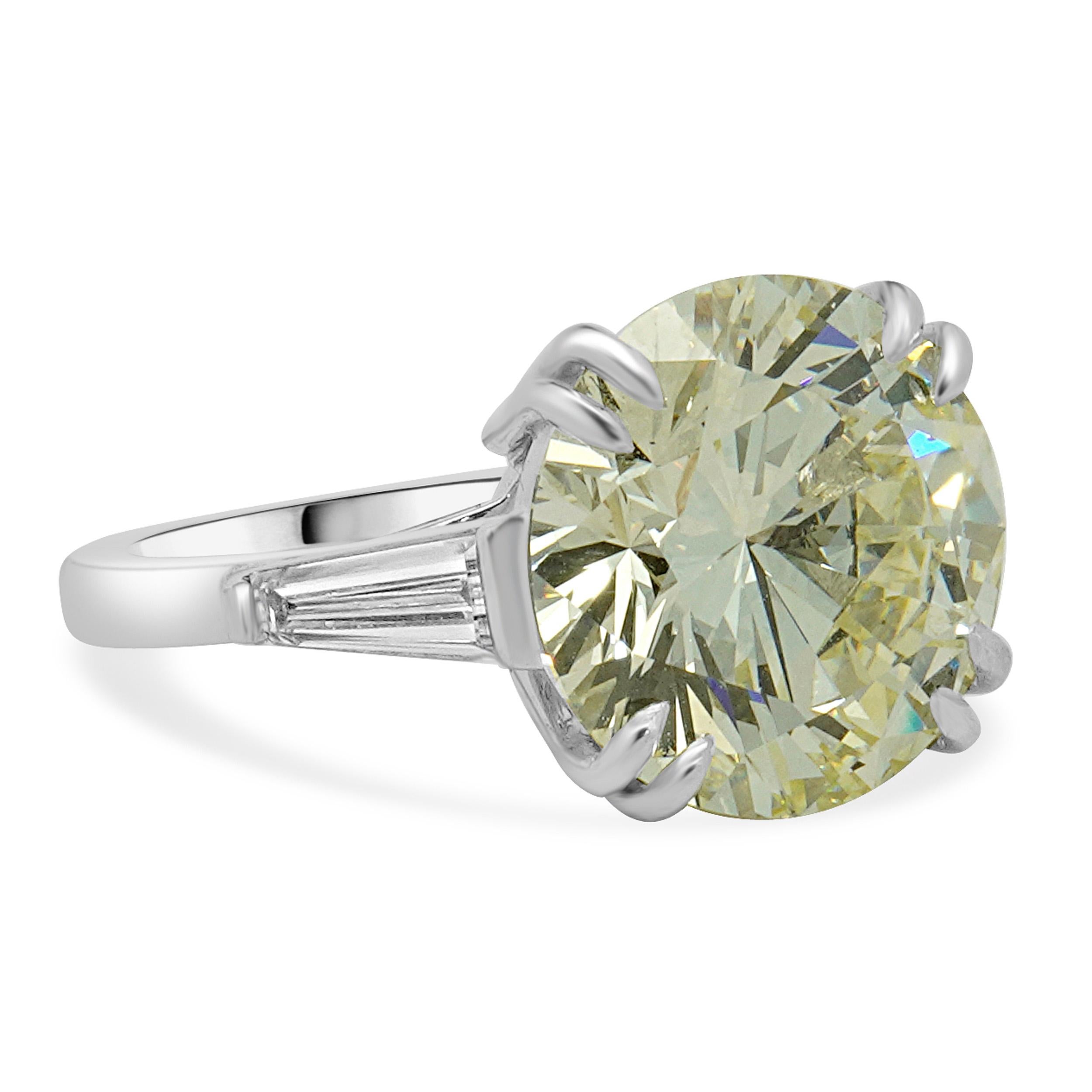 Round Cut Platinum Round Brilliant Cut Diamond Engagement Ring For Sale