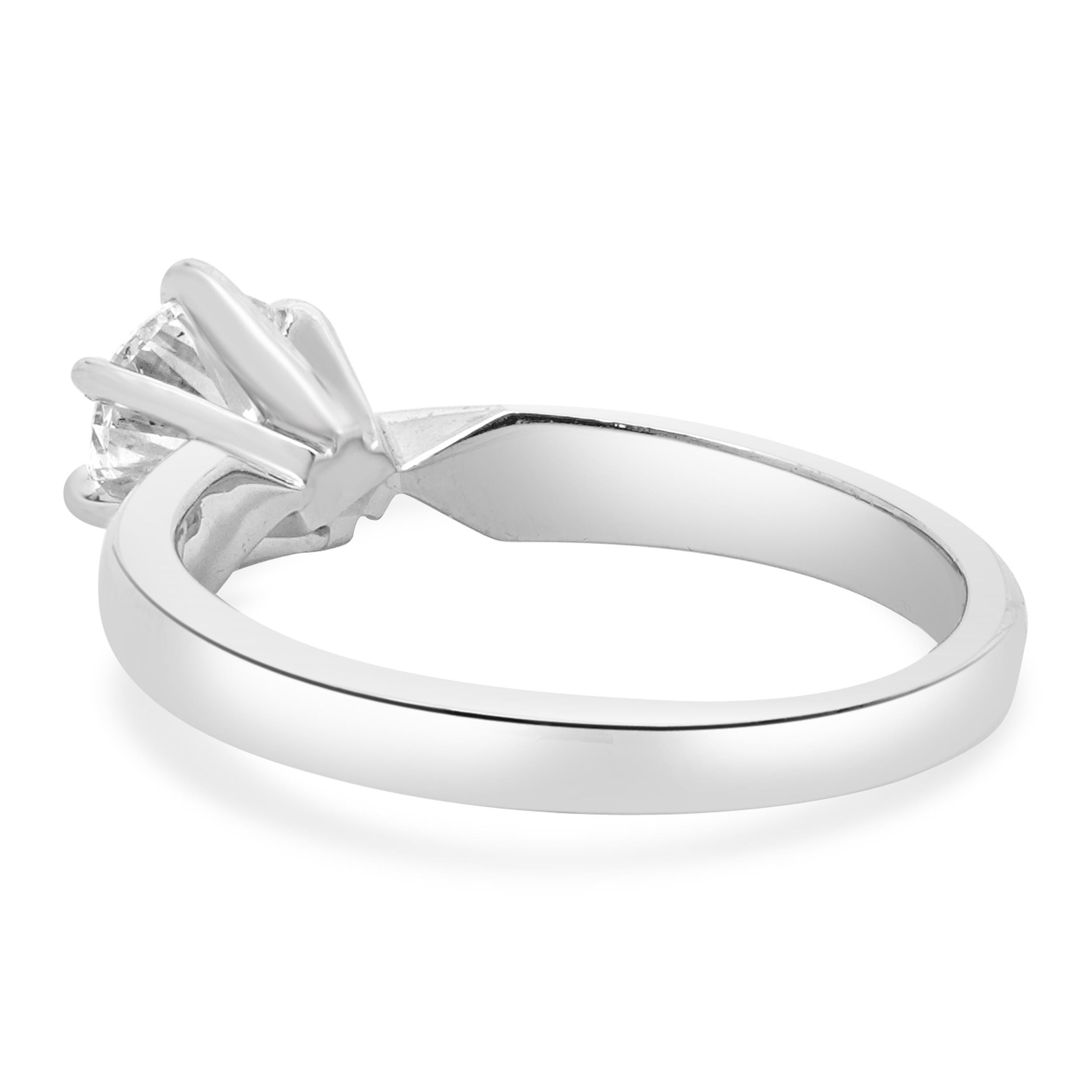 Taille ronde Bague de fiançailles en platine avec diamants ronds taille brillant en vente