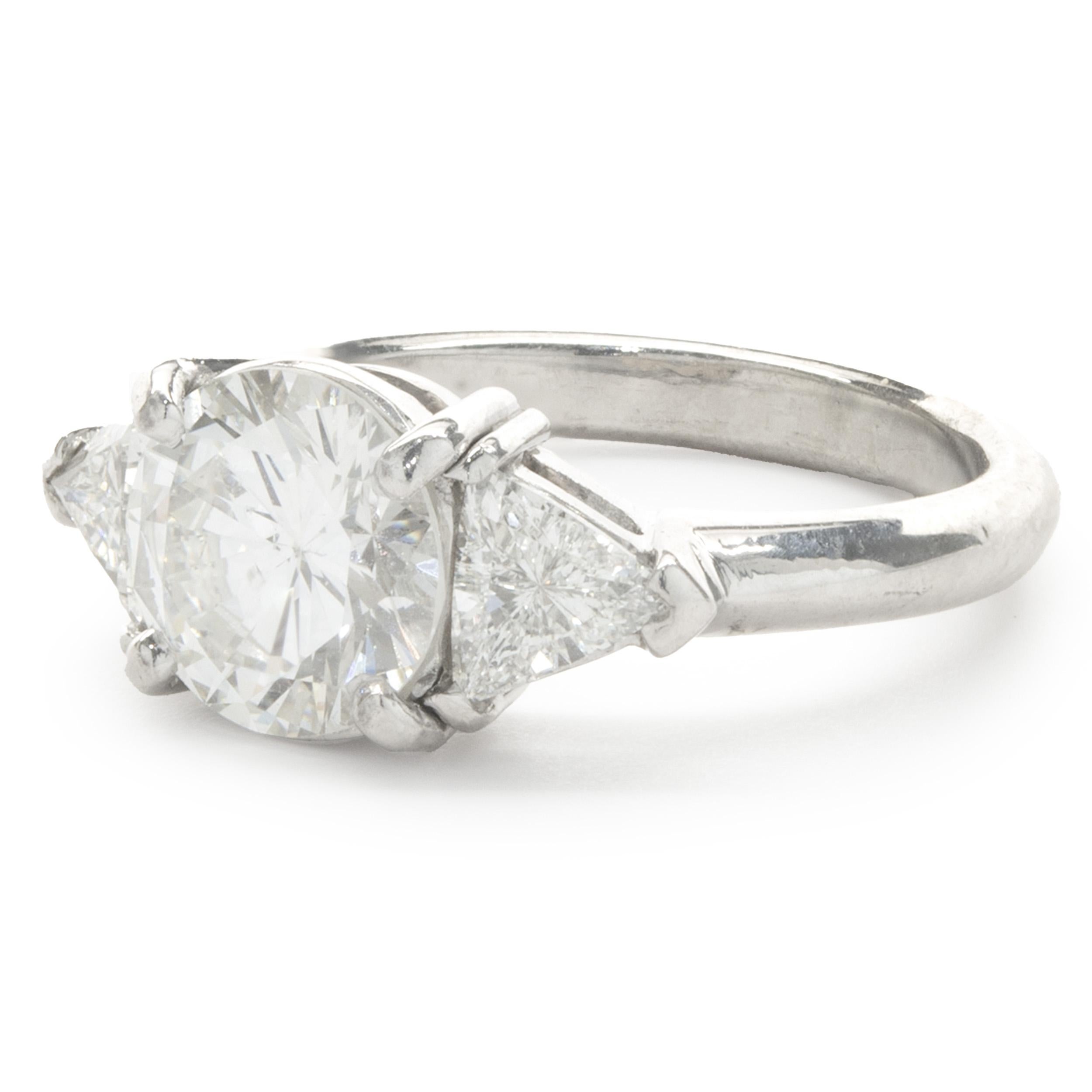 Runder Brillantschliff Diamant-Verlobungsring aus Platin im Zustand „Hervorragend“ in Scottsdale, AZ