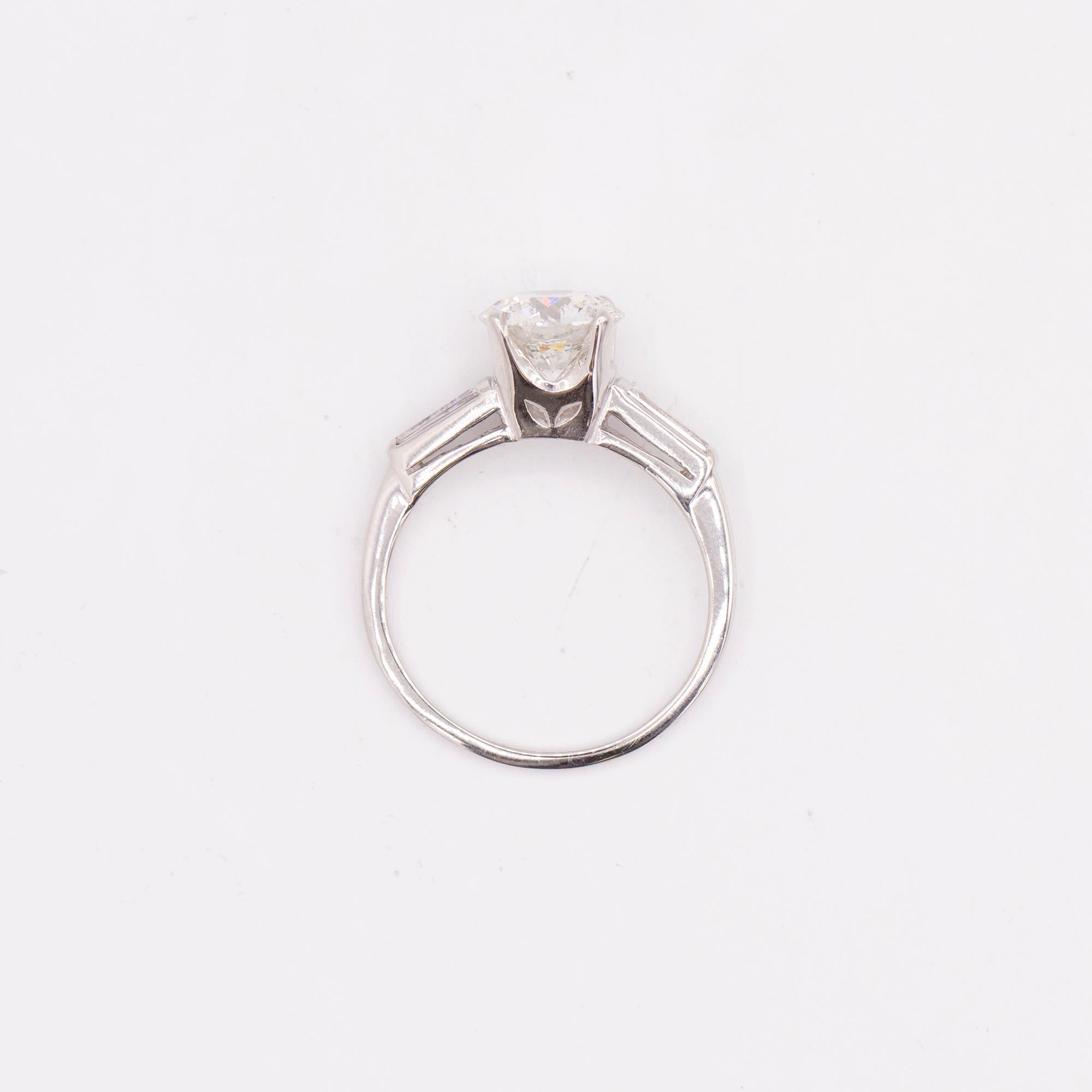 Platinum Round Brilliant Cut Diamond Engagement Ring In Excellent Condition For Sale In Princeton, NJ