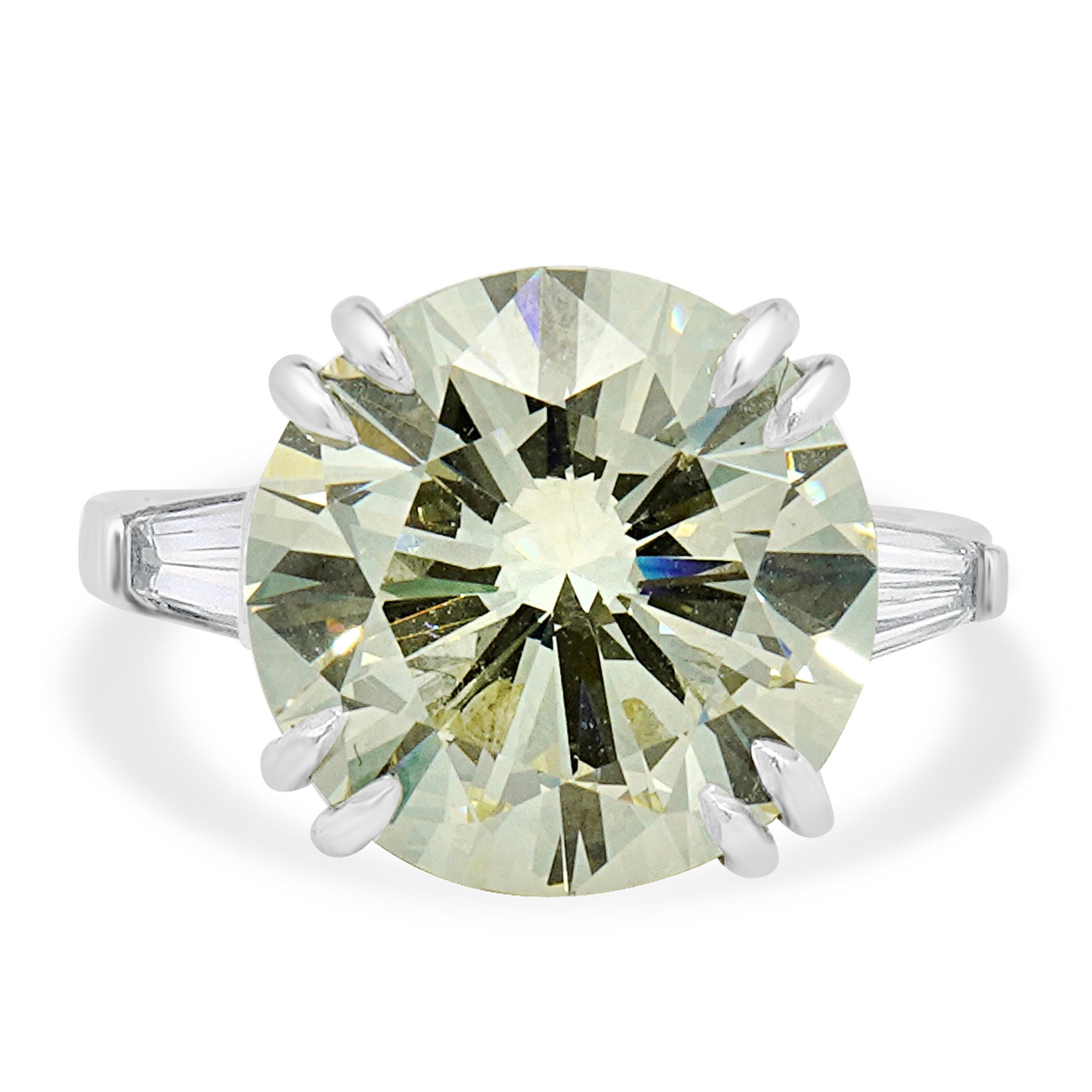 Platinum Round Brilliant Cut Diamond Engagement Ring For Sale