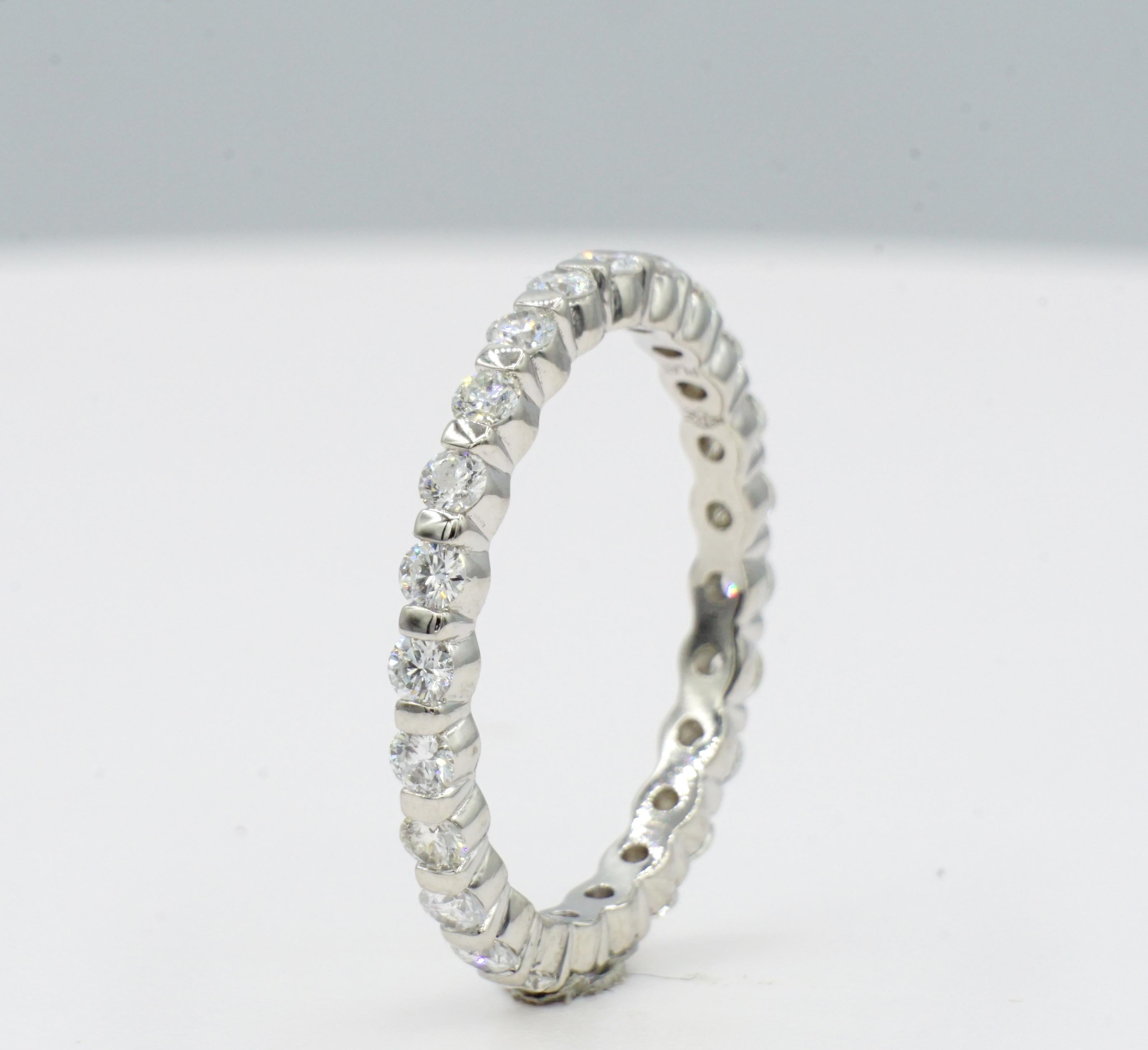 Platinum Round Brilliant Diamond Eternity Ring 24 Diamonds .75cttw Size 6, 2.9 g im Zustand „Gut“ im Angebot in San Diego, CA