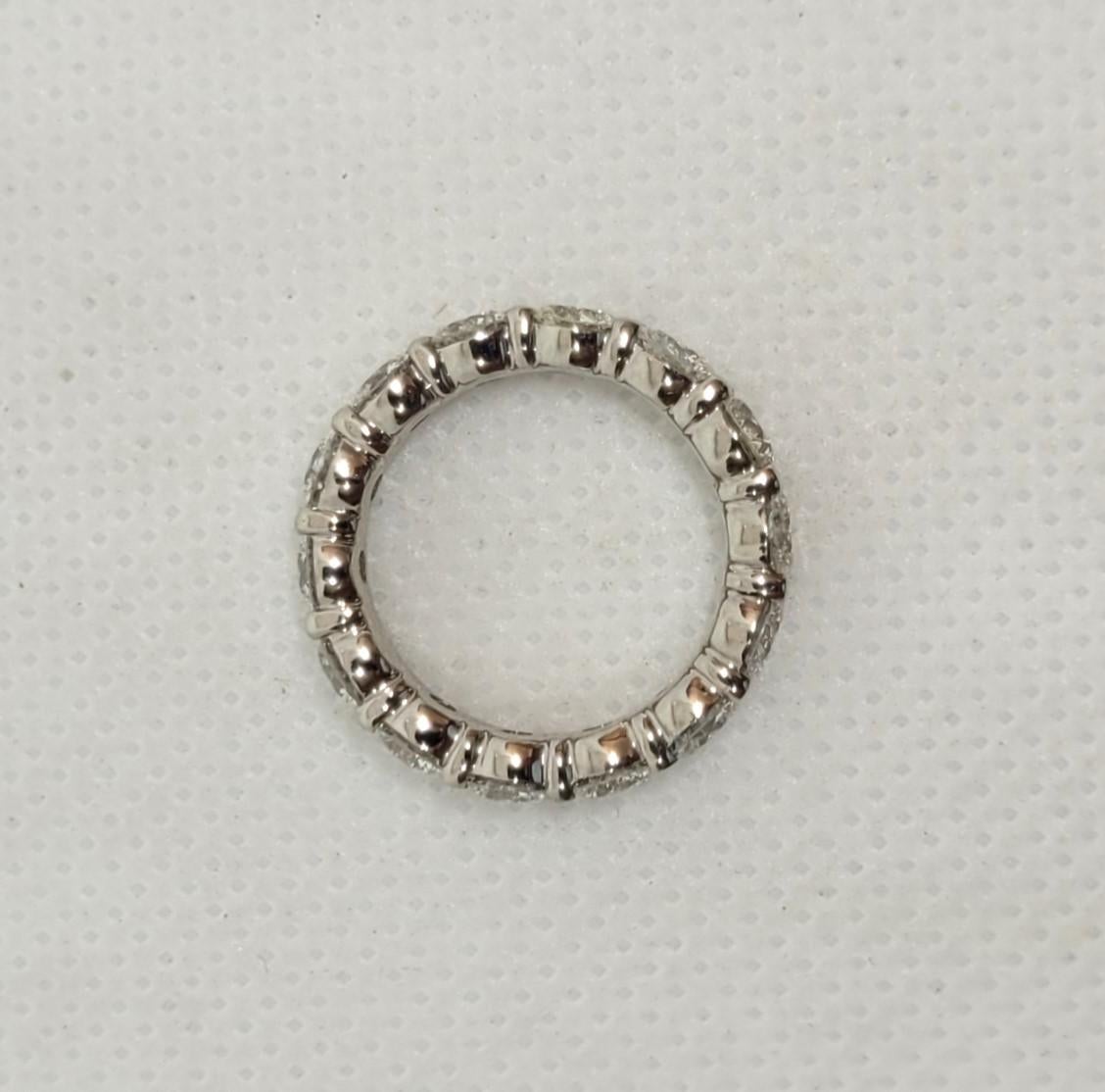 Anillo de Platino Eternidad Diamante Brillante Redondo, 3.50cttw, Sz 4, 5.2gr, 4mm Ancho Moderno en venta