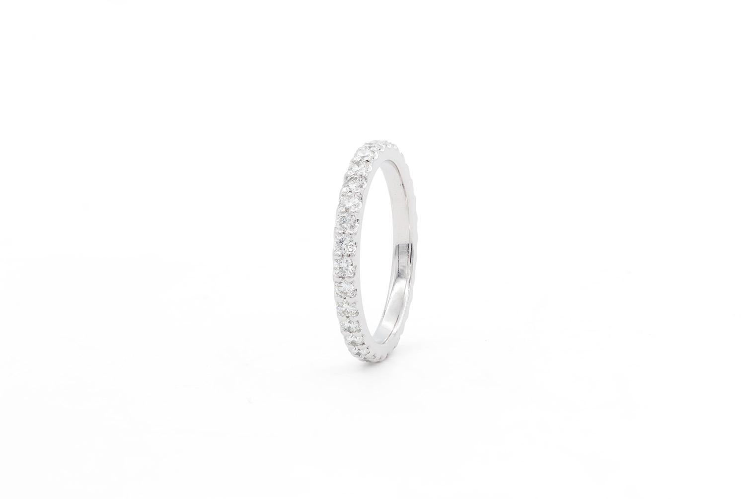 Platinum Round Brilliant Diamond Eternity U Pave Wedding Band 0.90ctw F-G/VS-SI In Excellent Condition For Sale In Tustin, CA