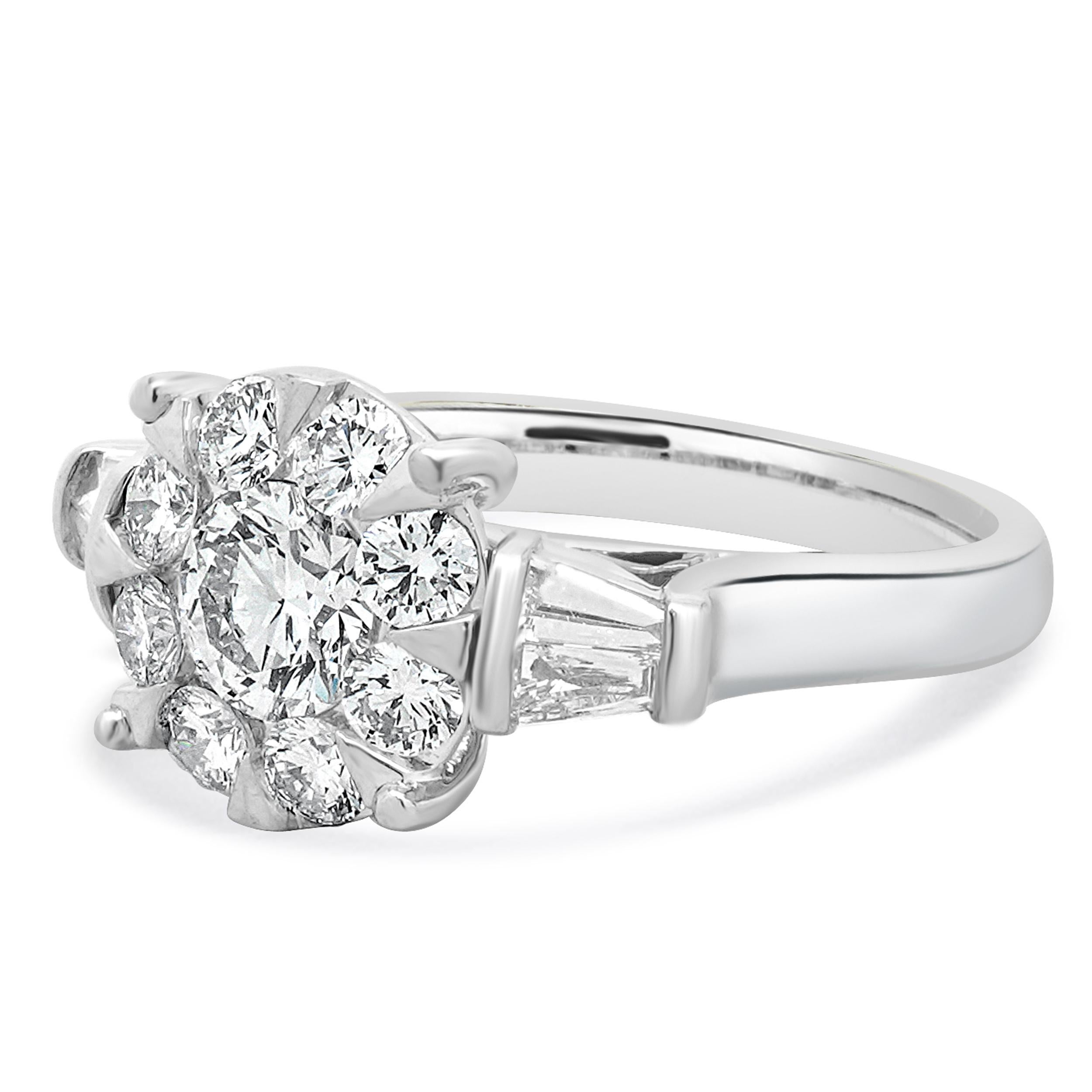 MATERIAL : platine
Diamant central : 1 taille ronde = 0,70ct
Couleur : I
Clarté : VS1
GIA : 5221199150
Diamants : 12 diamants ronds et baguettes = 0,82cttw
Couleur : I
Clarté : VS1
Taille de l'anneau : 6 (veuillez prévoir jusqu'à 2 jours ouvrables