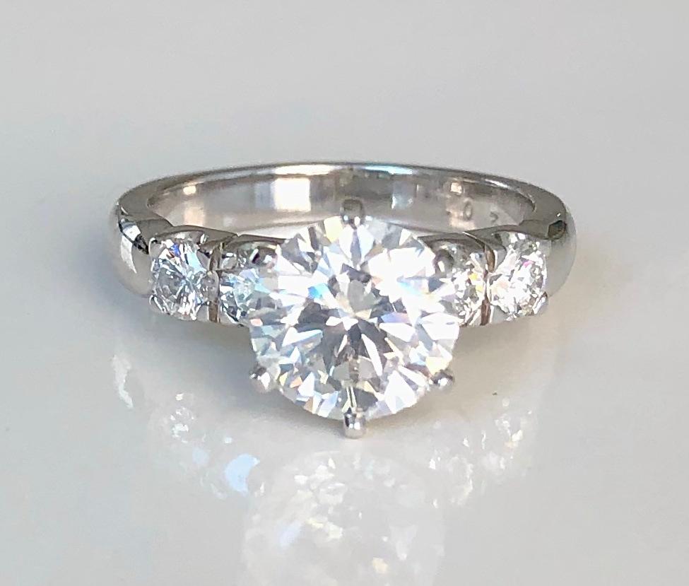 Platinum Round Diamond Engagement Ring, EVS2- 2.01 CT In New Condition For Sale In New York, NY
