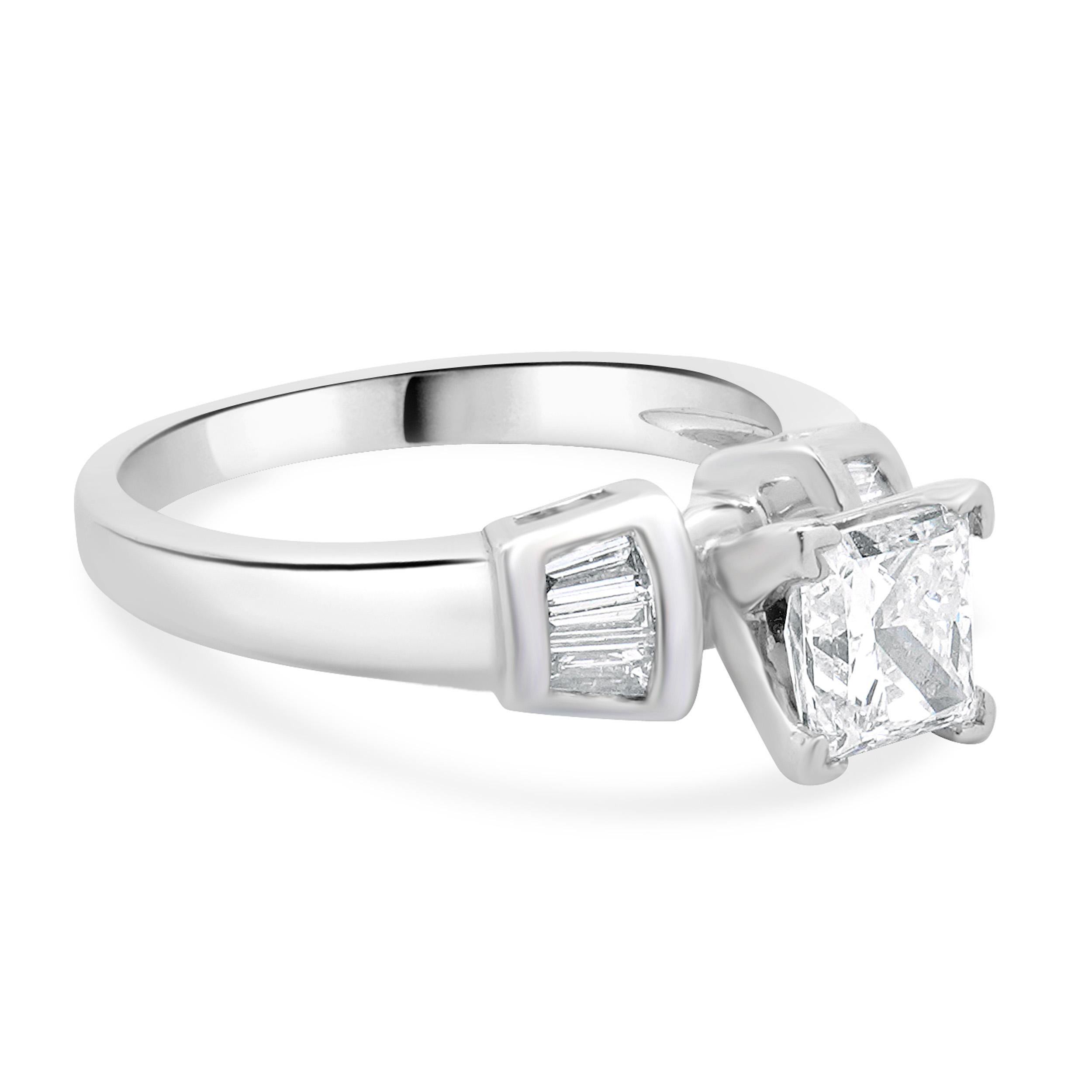 Bague de fiançailles en platine avec diamant rond Excellent état - En vente à Scottsdale, AZ