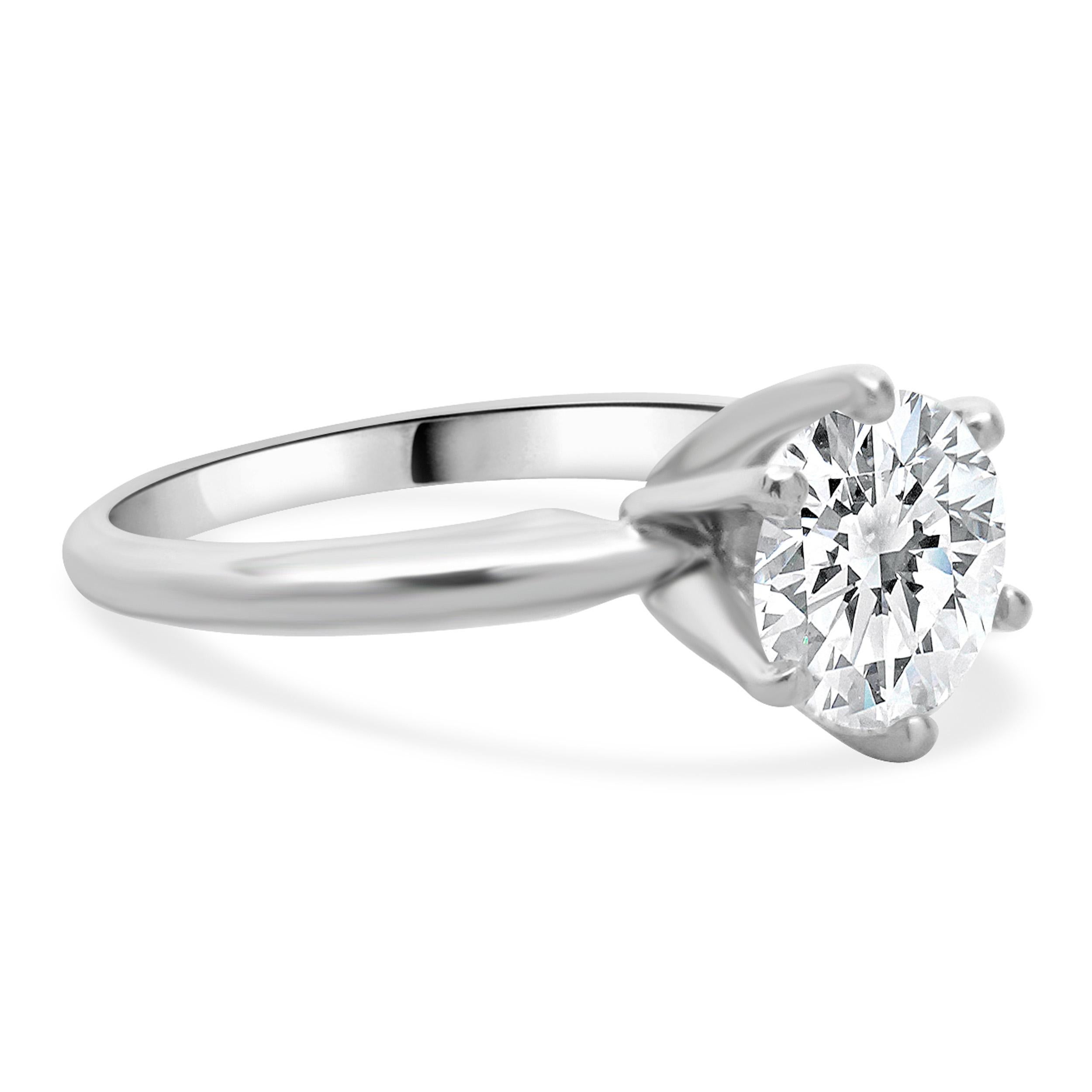Anello di fidanzamento con diamante rotondo in platino In condizioni ottime in vendita a Scottsdale, AZ