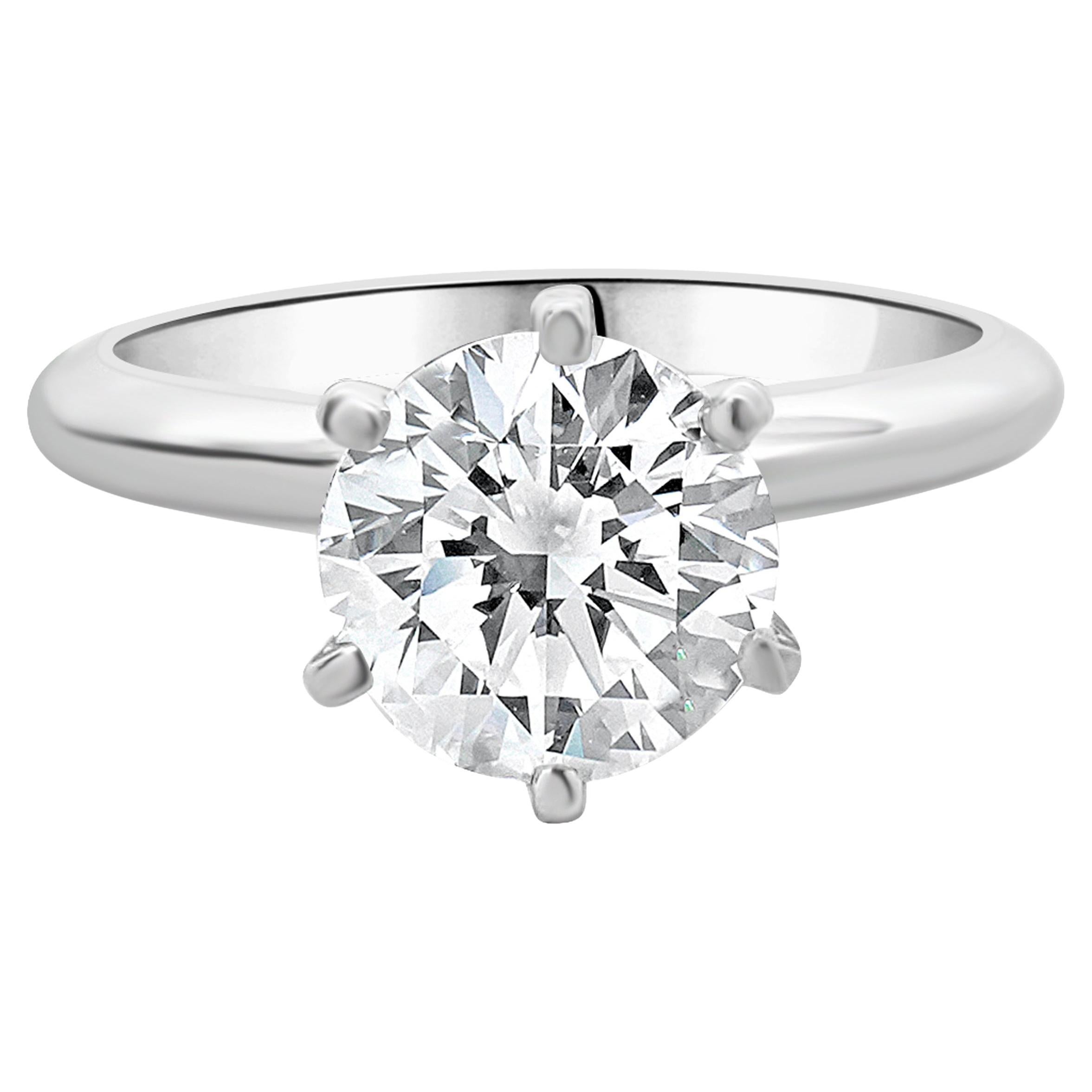 Anello di fidanzamento con diamante rotondo in platino