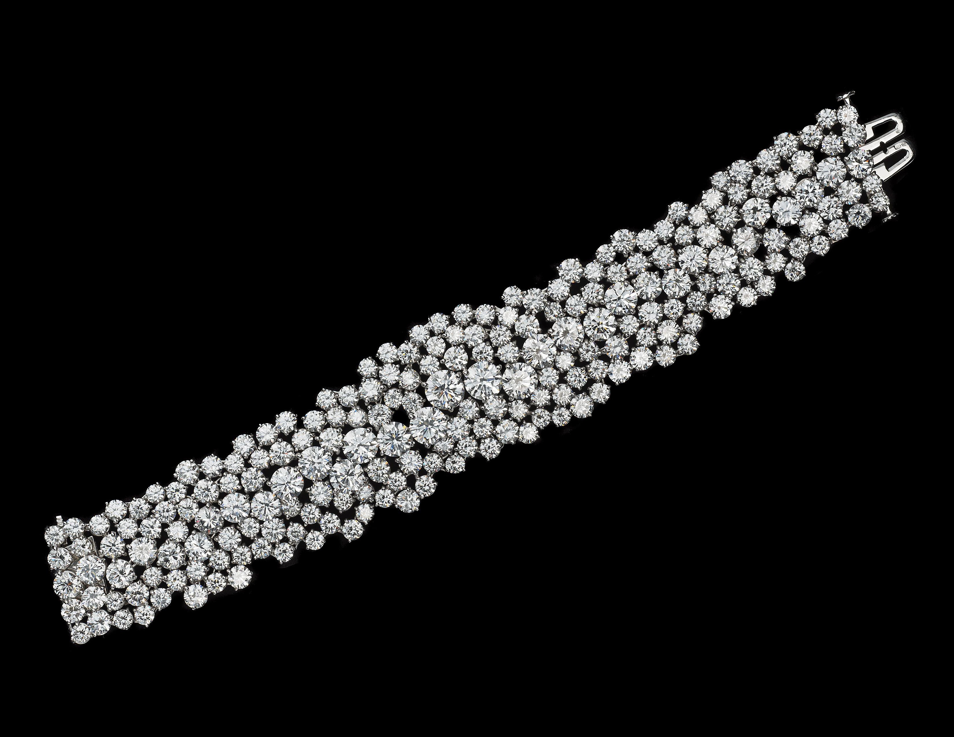 Round Cut Platinum Round Diamonds Bracelet For Sale