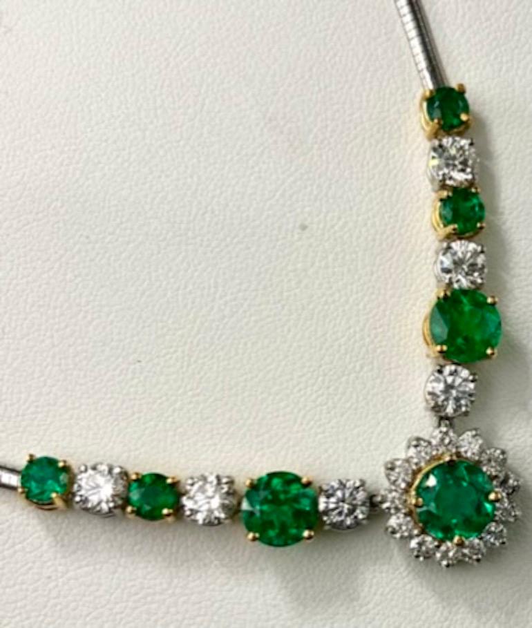 Round Cut Platinum Round Emerald And Diamond Necklace For Sale