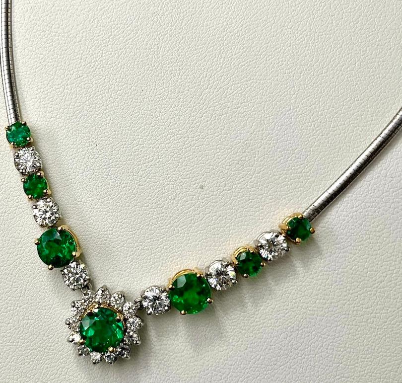 Platinum Round Emerald And Diamond Necklace In New Condition For Sale In San Diego, CA
