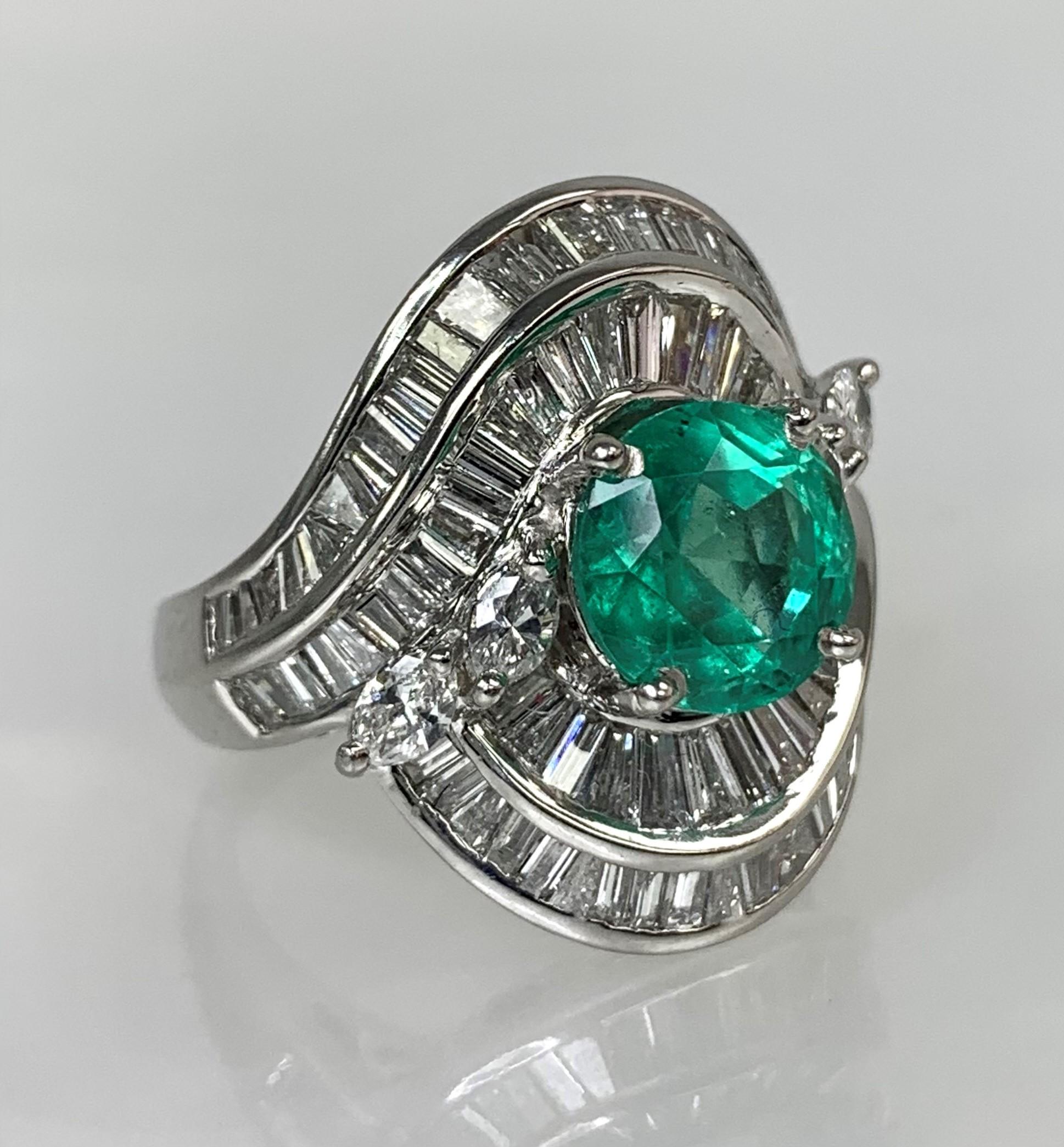 Round Cut Platinum Round Shaped Emerald Diamond Ring For Sale