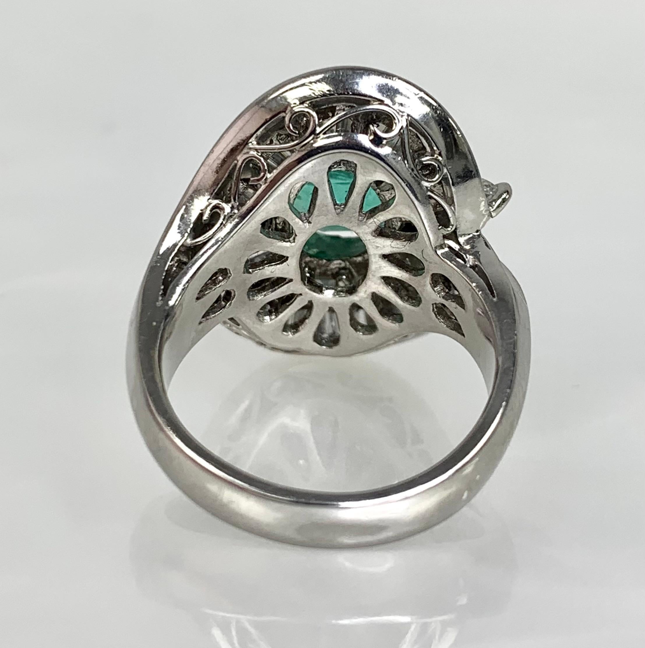 Platinum Round Shaped Emerald Diamond Ring In New Condition For Sale In Great Neck, NY