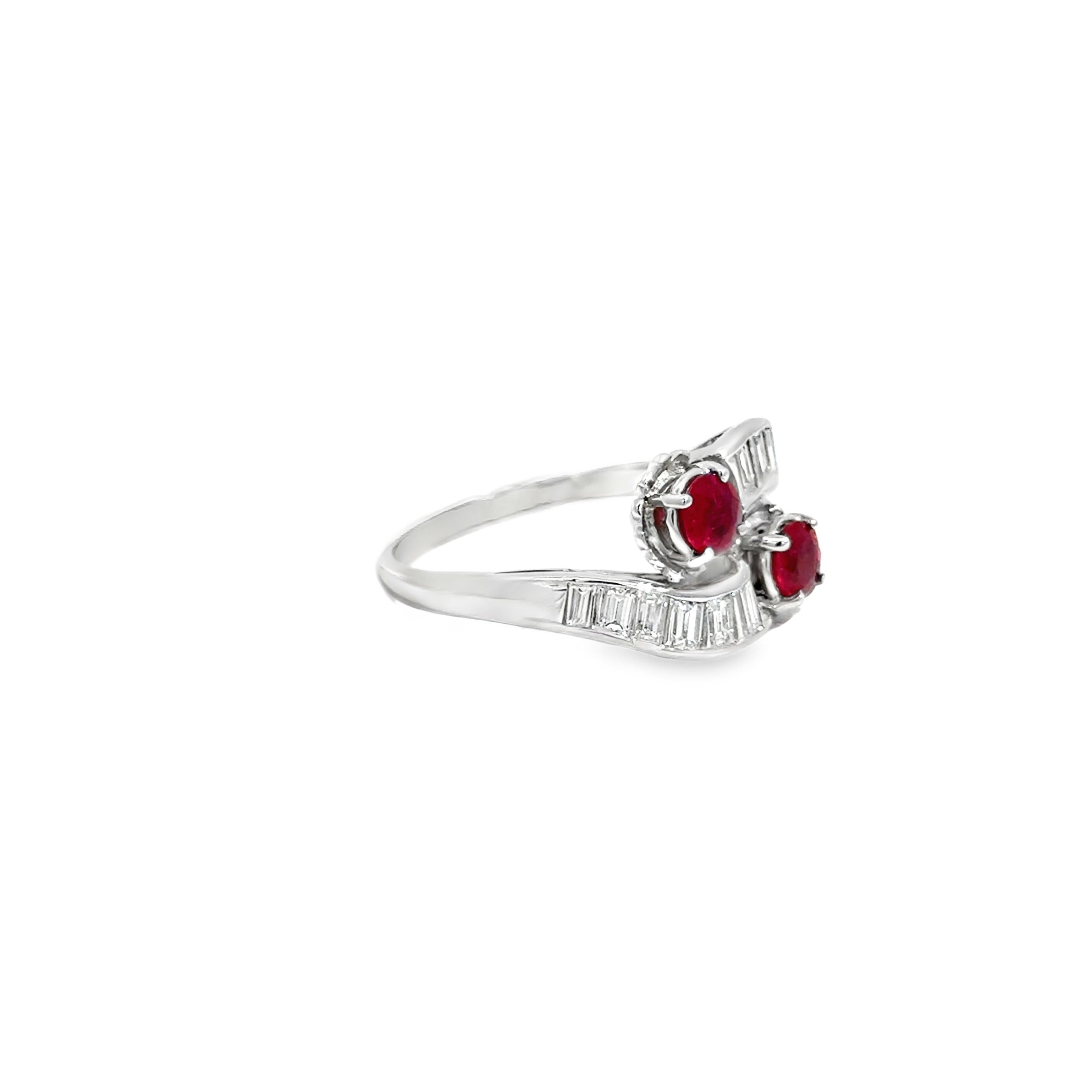 Platinring mit Rubin und Baguette-Diamant im Angebot 4