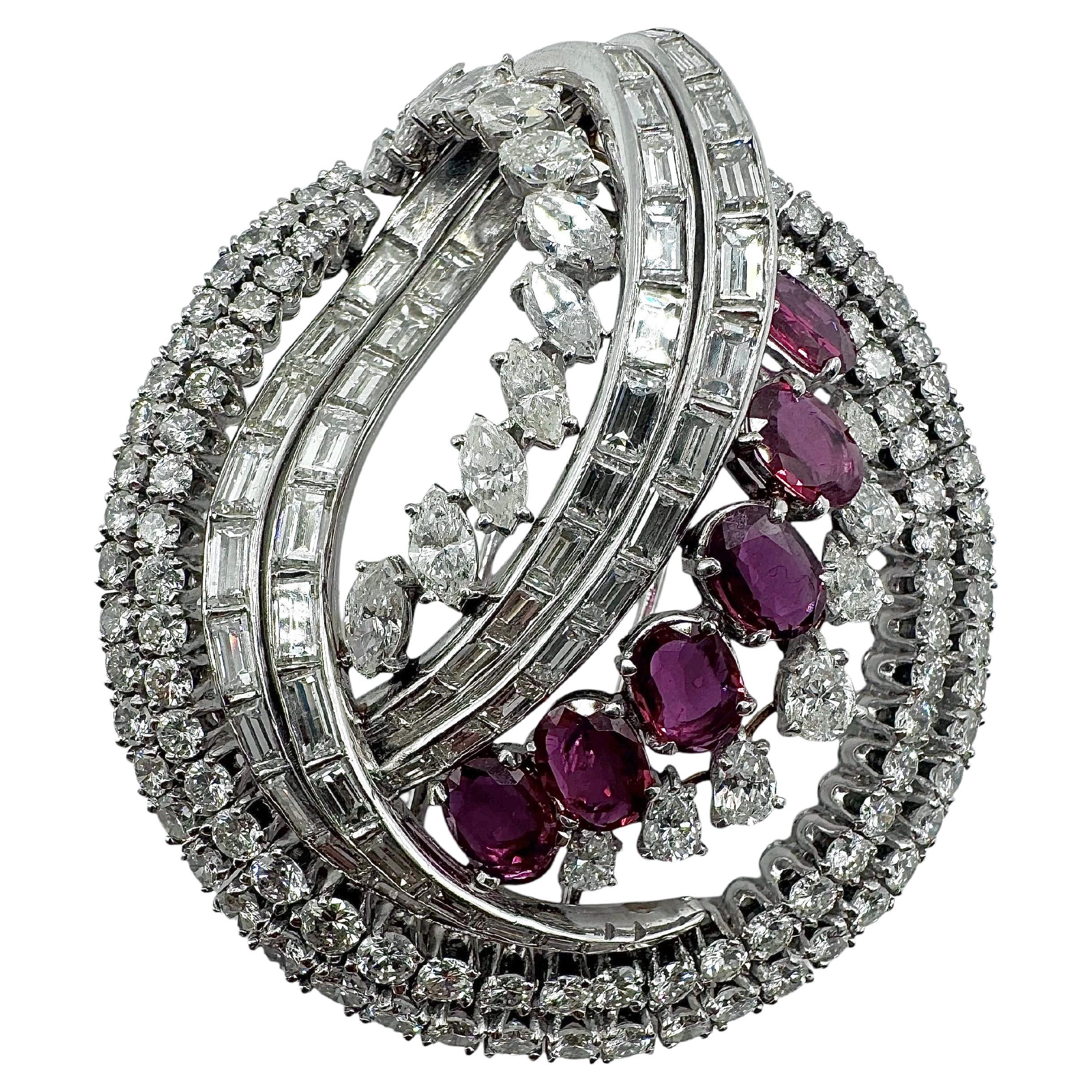 Broche en platine, rubis et diamants