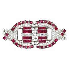 Spilla in platino con diamante e rubino a doppia clip