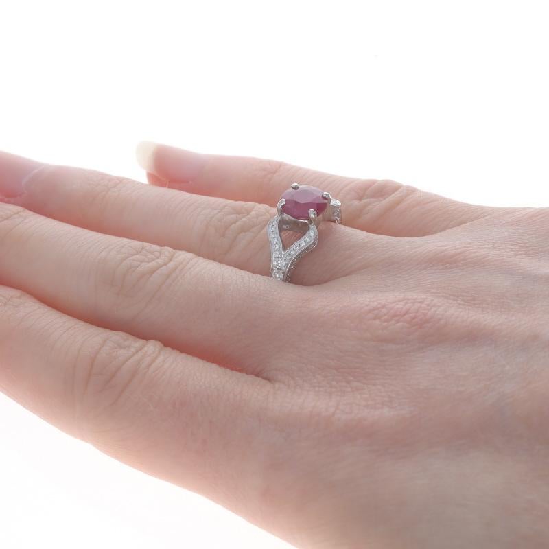 Anello in platino con rubino e diamante - rotondo 1,92ctw In condizioni Nuovo in vendita a Greensboro, NC