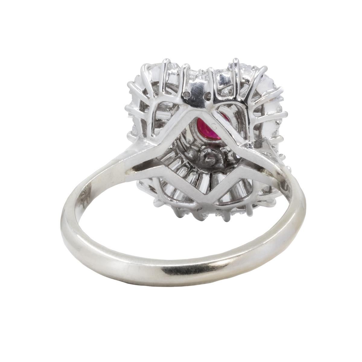 Anello di platino con rubino In condizioni ottime in vendita a Sarasota, FL