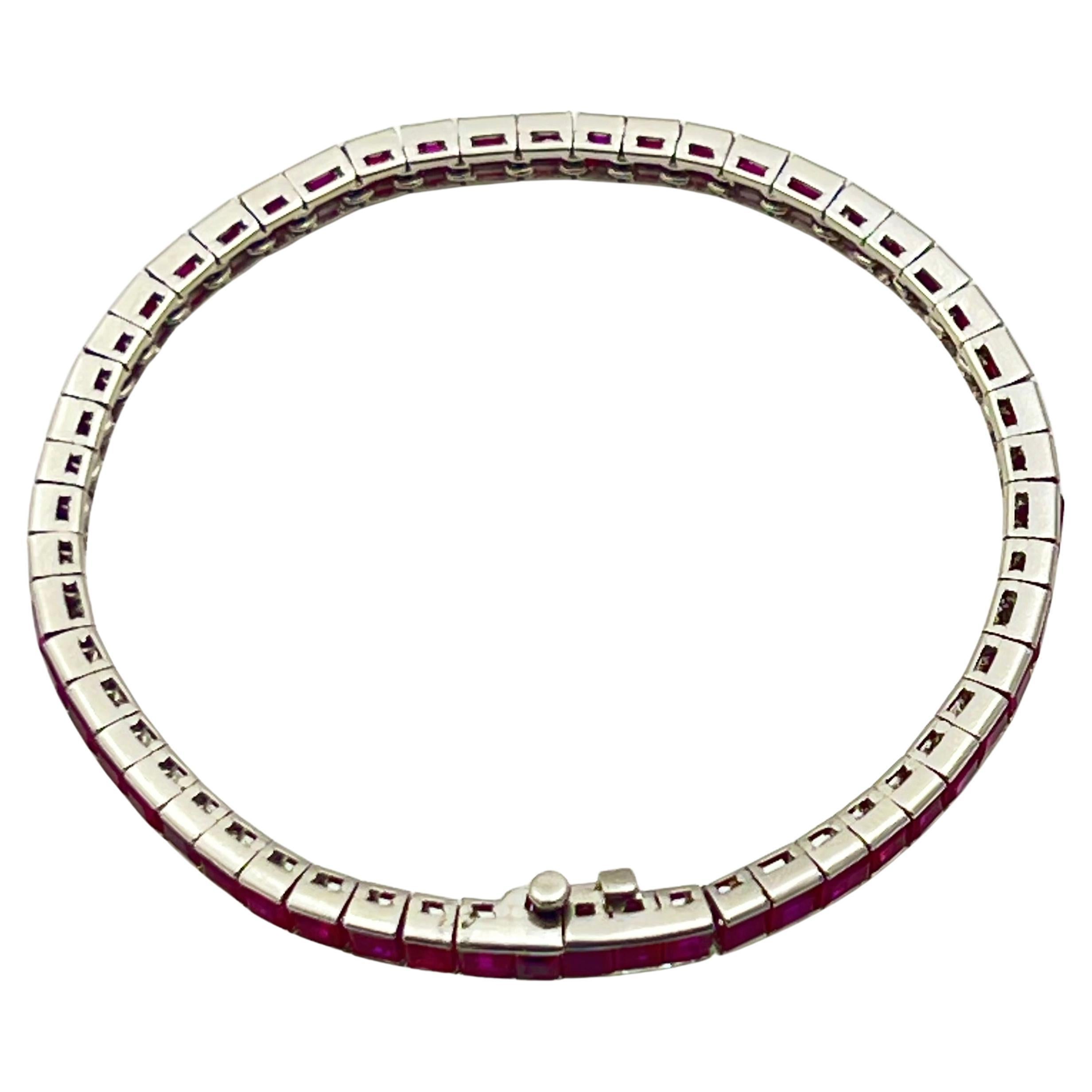 Pulsera recta de platino y rubí en Excelente estado para la venta en Palm Beach, FL