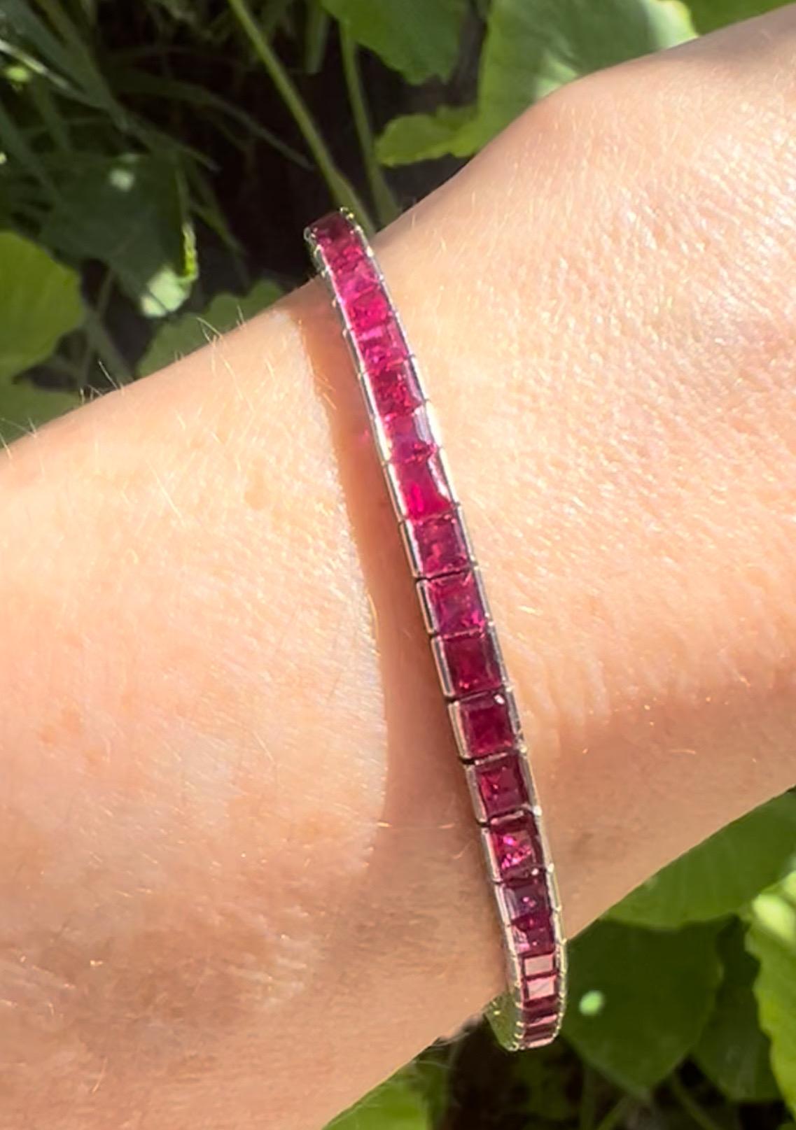 Pulsera recta de platino y rubí en venta 1