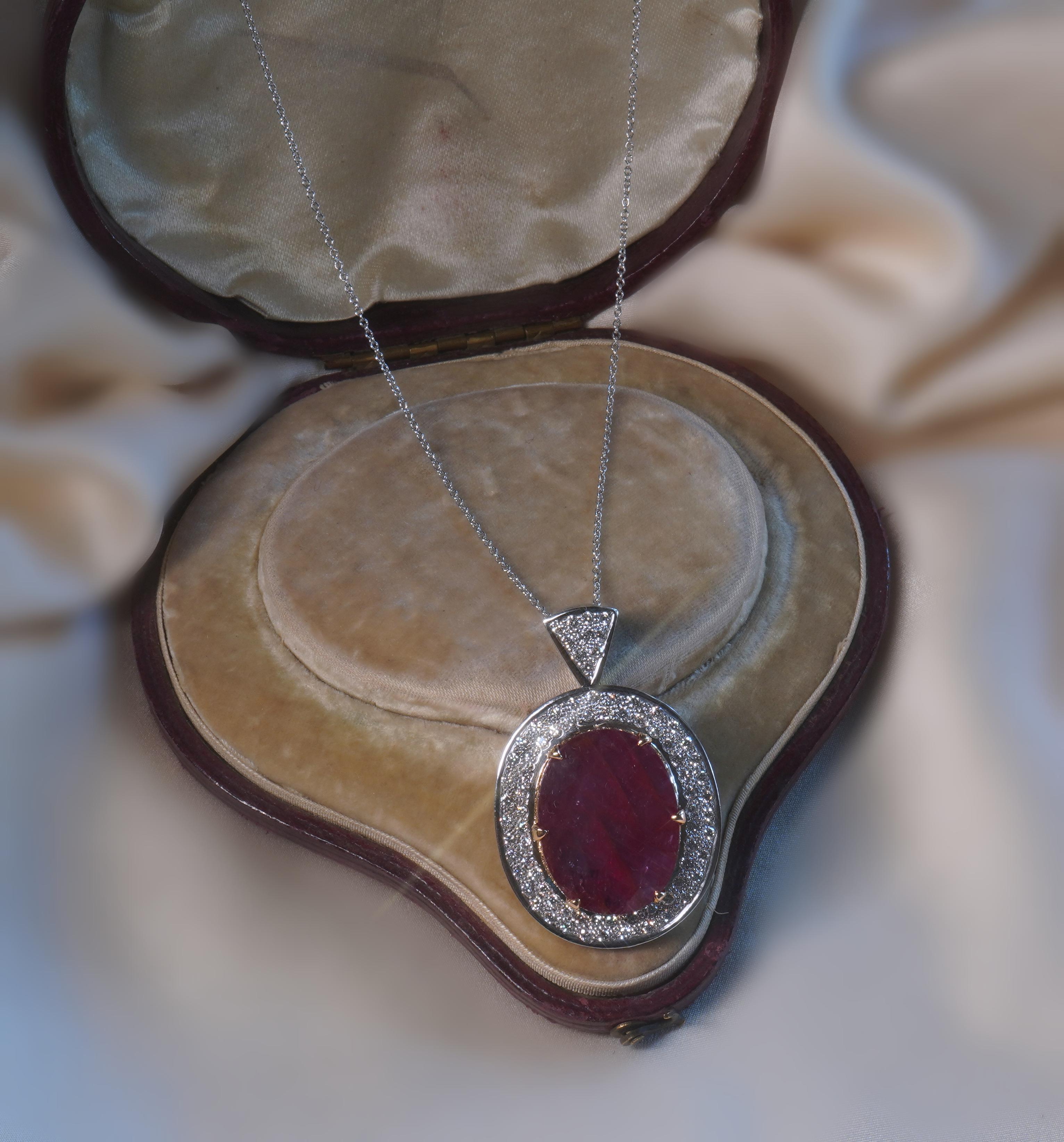 Collana di platino con diamanti non riscaldati GIA 18K Ciondolo Nature enormi 27,57 carati! In condizioni buone in vendita a Sylvania, GA