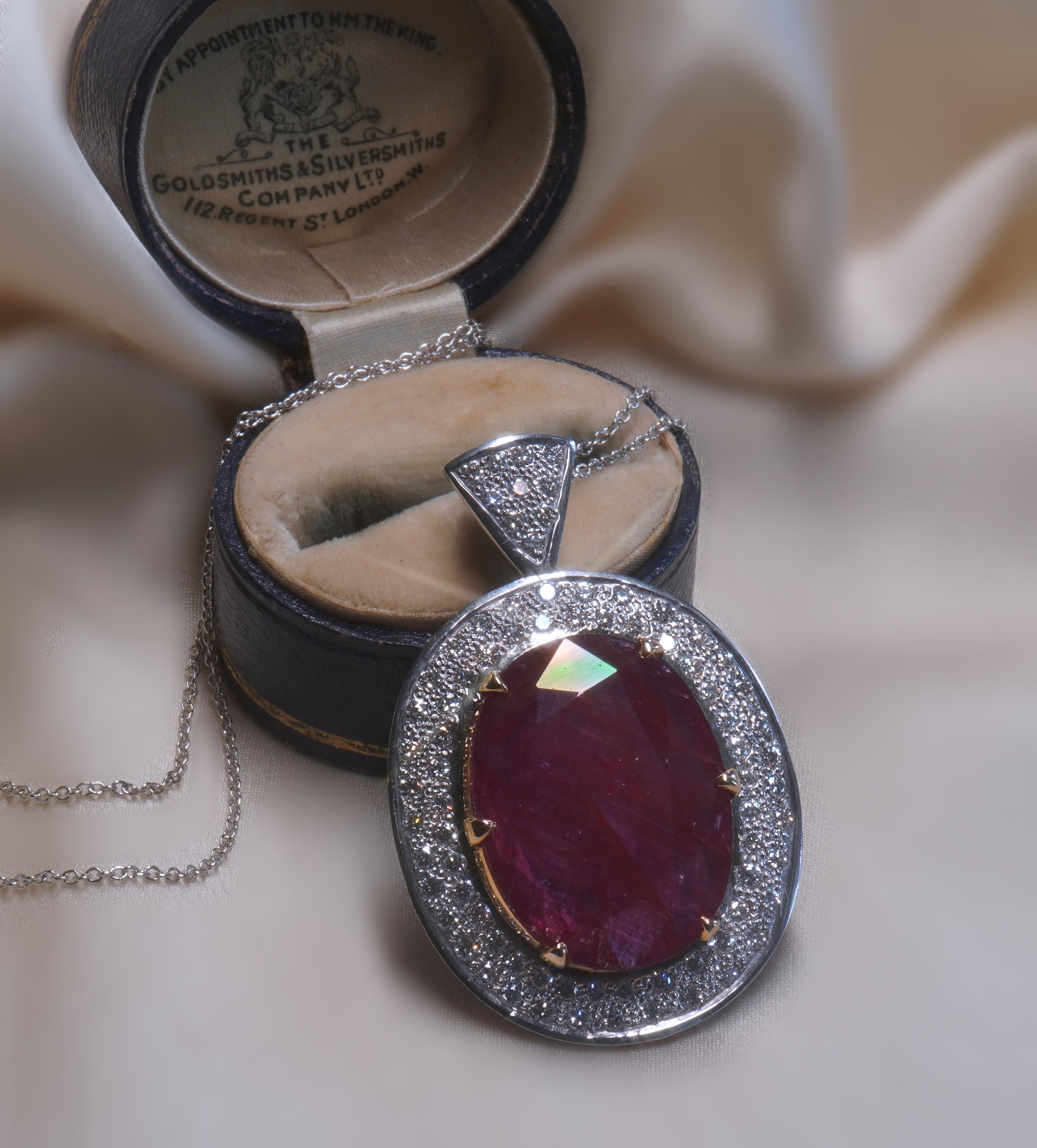 Collana di platino con diamanti non riscaldati GIA 18K Ciondolo Nature enormi 27,57 carati! in vendita 1