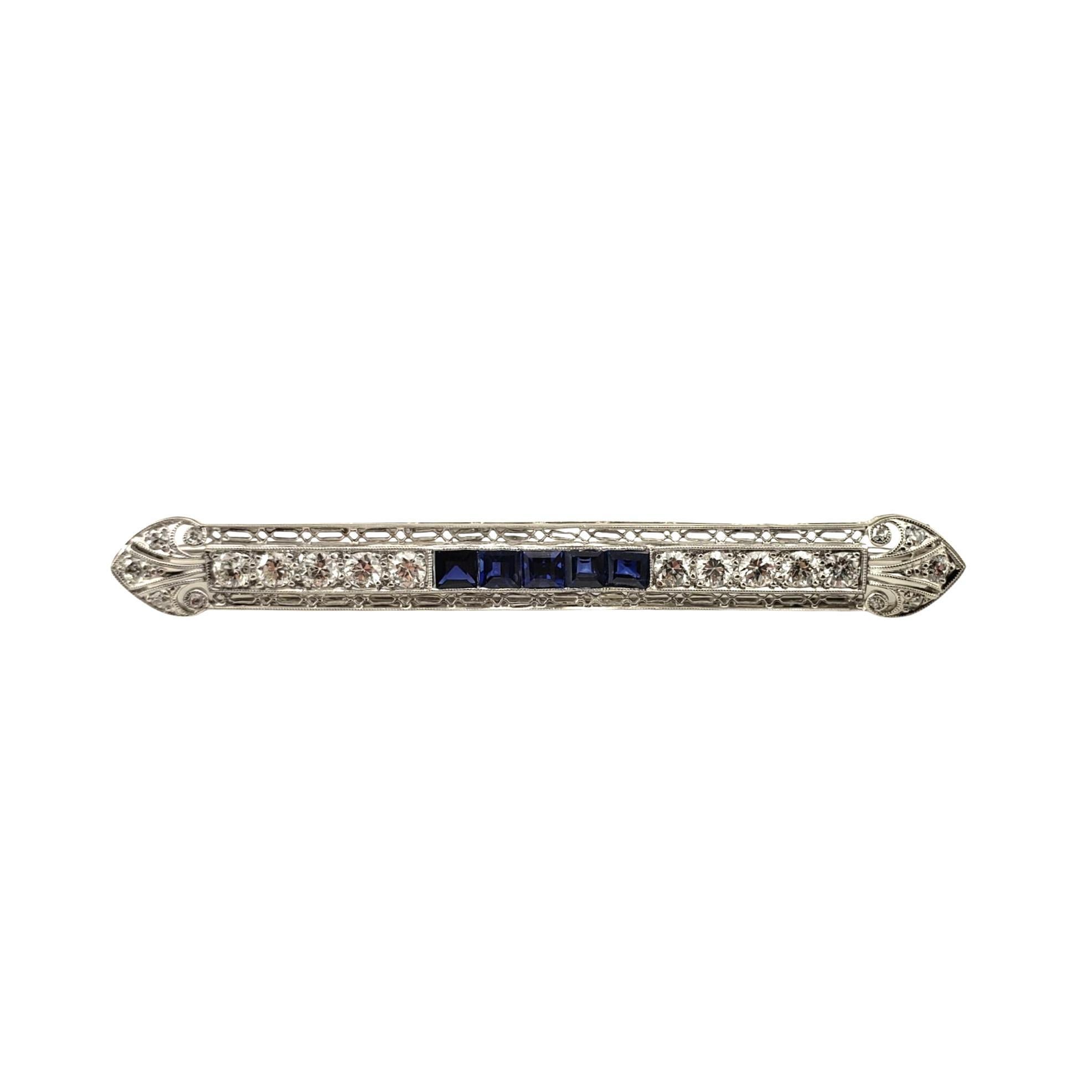Broche/épingle en platine saphir et diamant en filigrane JAGi Certified-

Cette magnifique broche présente 5 saphirs bleus naturels de taille carrée et 20 diamants de taille ronde, sertis dans une platine filigranée et ornée.

Poids total