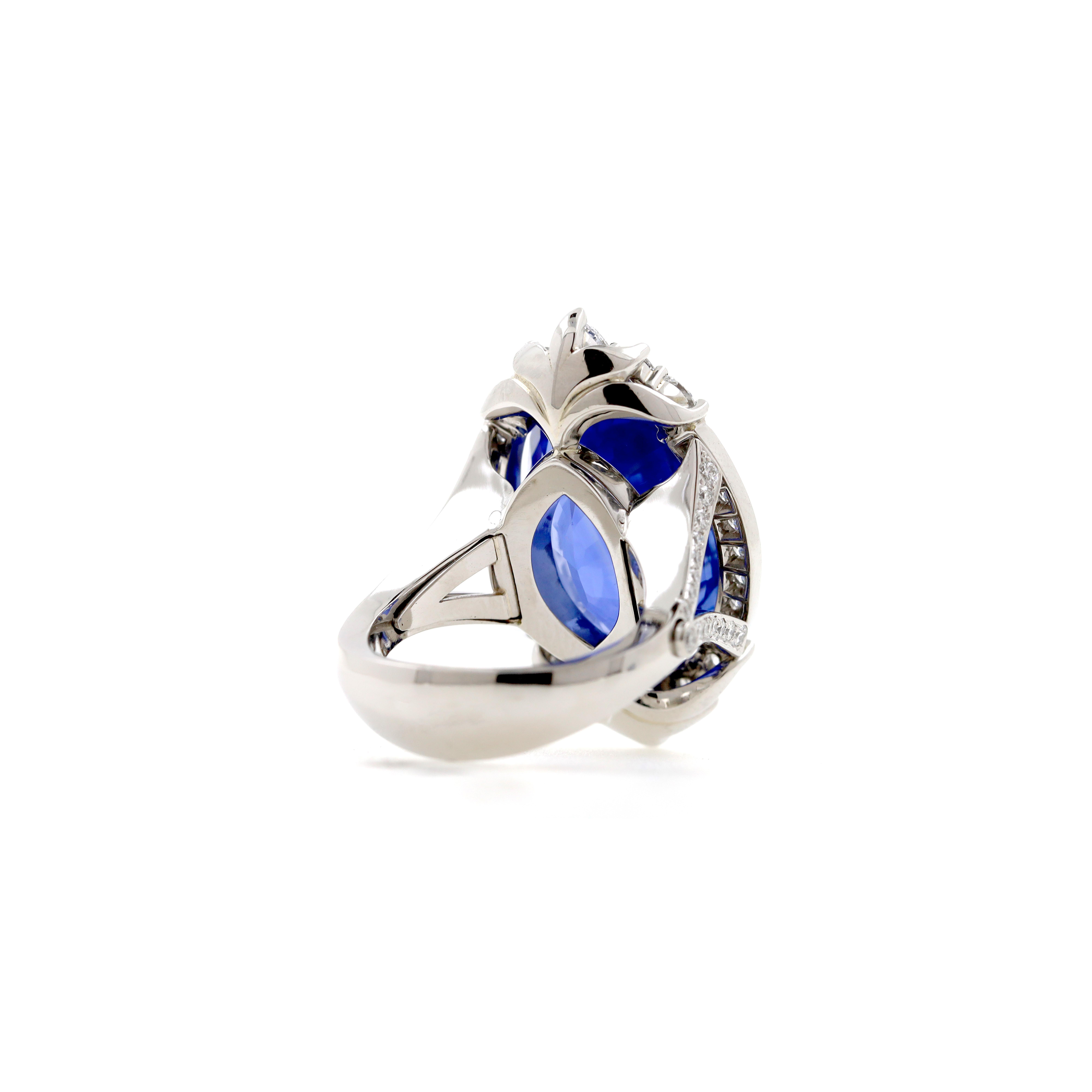 Im Angebot: Anhänger/Ring mit Saphir- und Diamant-Halo () 3