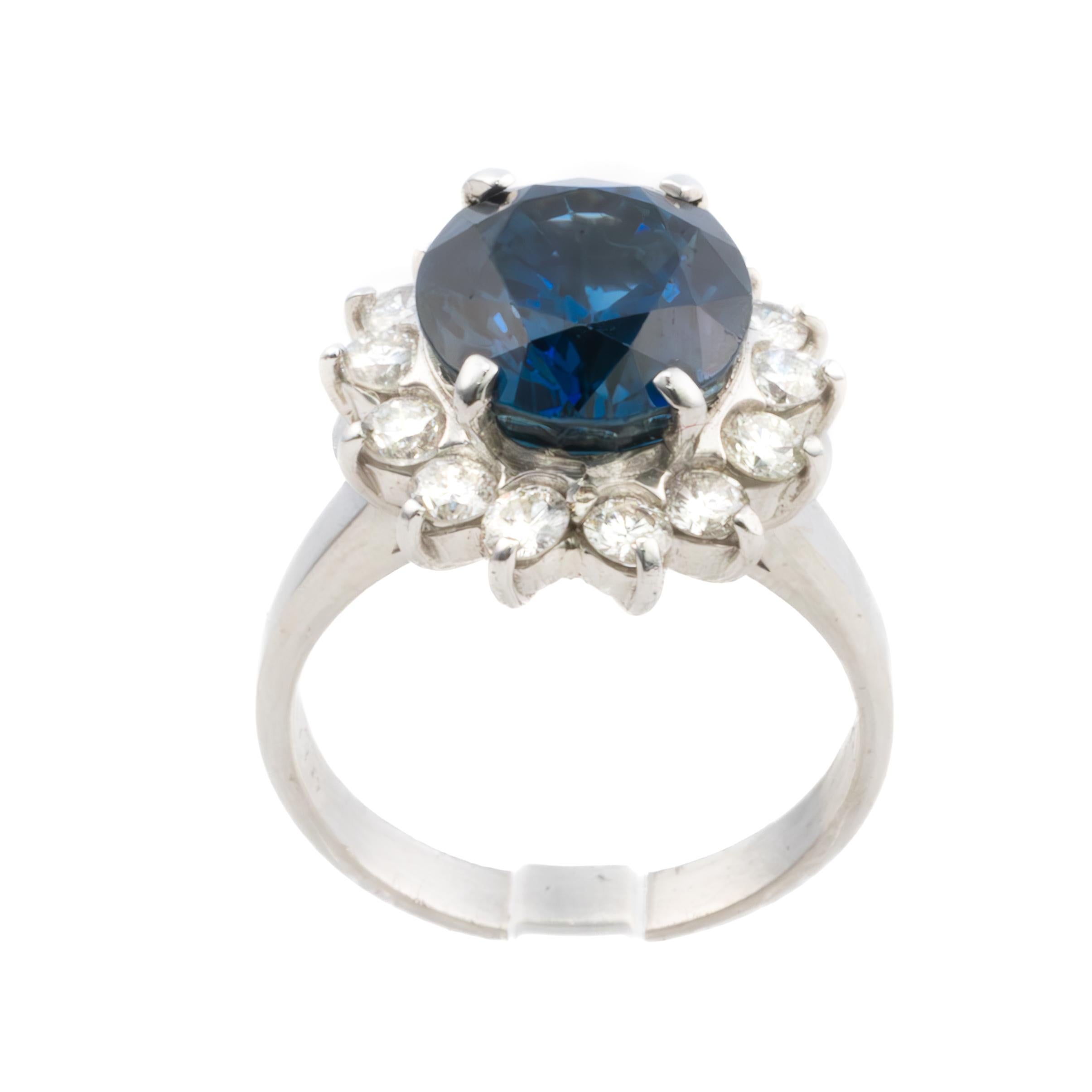 in vendita:  Anello aureola in platino con zaffiro e diamante 3