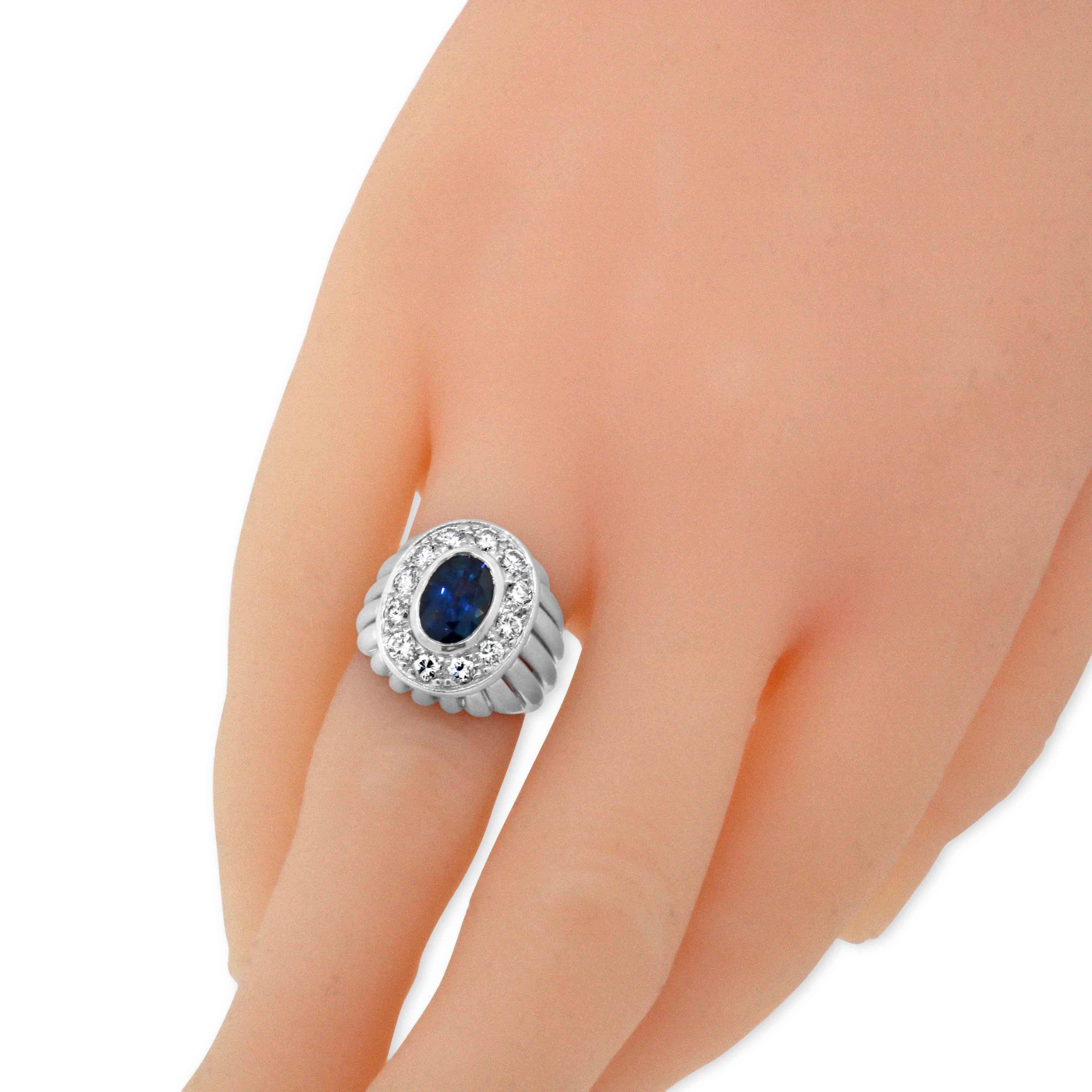 Platino
Zafiro 7 x 5 mm
Diamante: 0.60 ct twd
Peso total: 15.1 gramos
Tamaño del anillo: 5.25