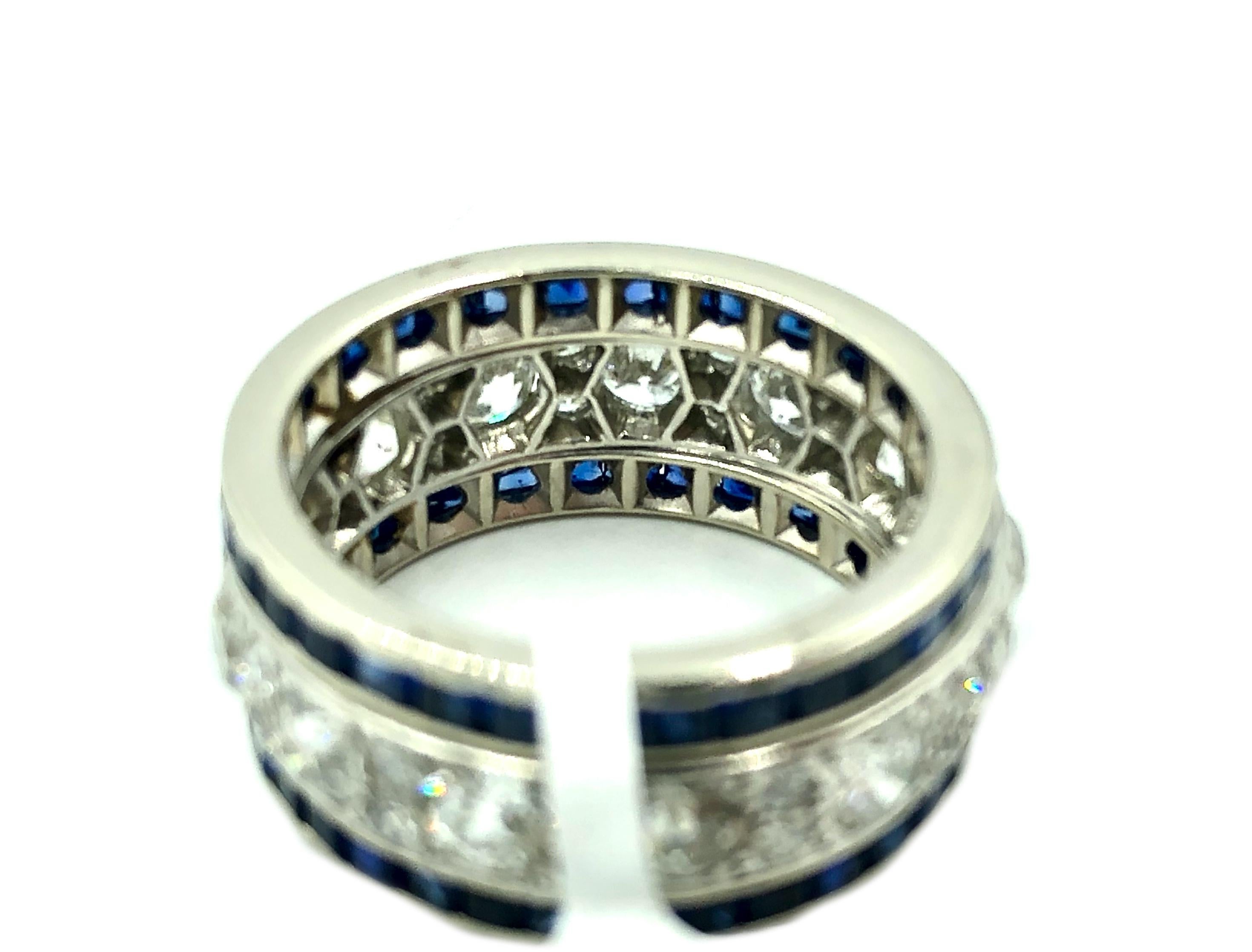 Round Cut Blue Sapphires 1.80 Carats and Diamonds 1.80 Carats Ring 18K Gold and Platinum 