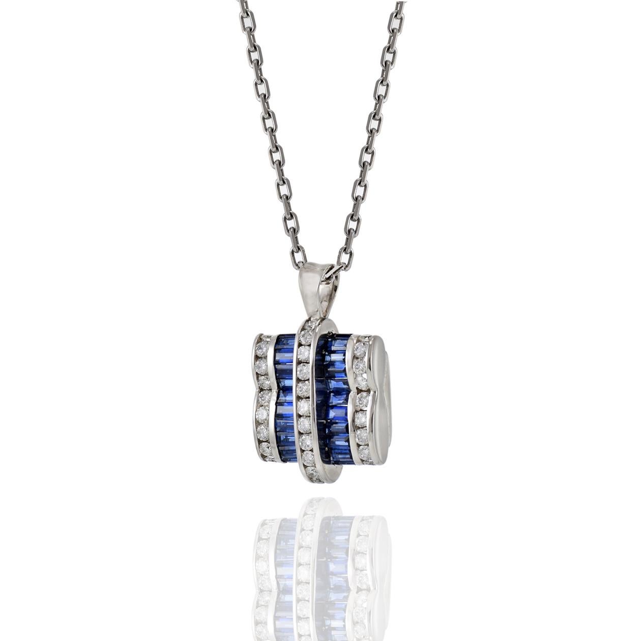 Taille émeraude Collier pendentif en platine, saphir et diamant signé 