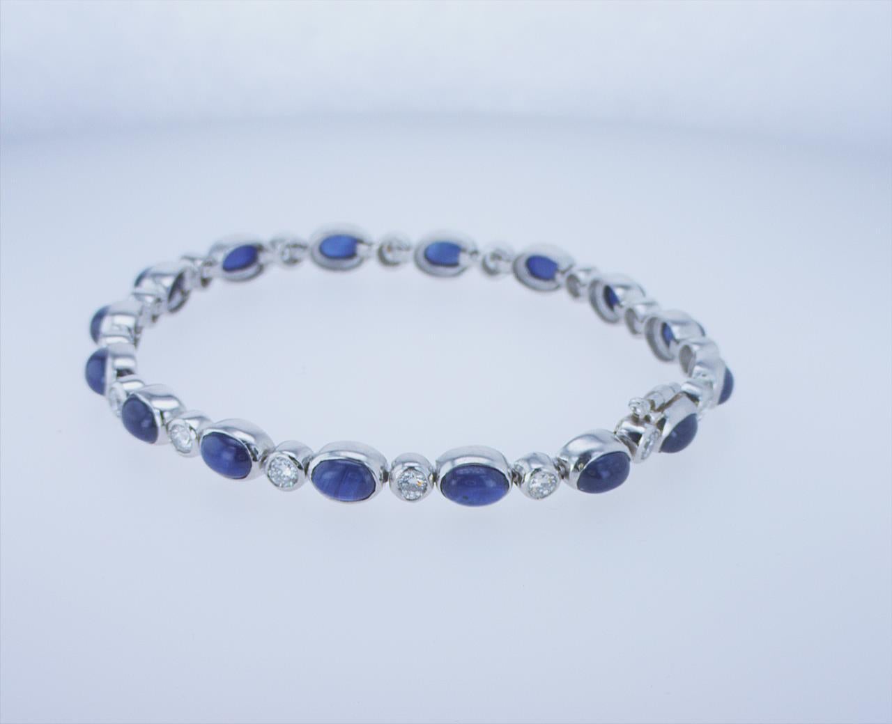 Platinum Sapphire Cabochon Bracelet In New Condition For Sale In New York, NY