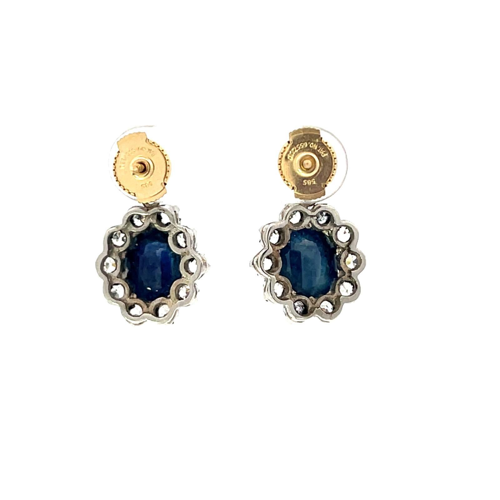 Taglio vecchia miniera Orecchini in platino con zaffiro cabochon e diamante Rosetta in vendita