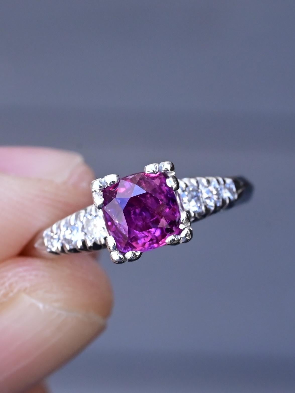 Platinum Sapphire & Diamond Ring – 0.68 CT Sapphire, 0.08 TCW Diamonds, Size 8 In Good Condition In Media, PA