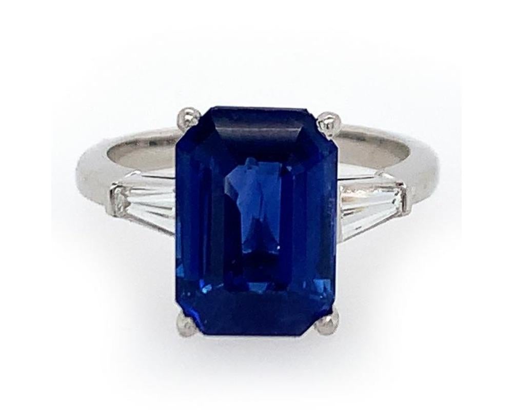 Platinum Sapphire Diamond Ring In Excellent Condition For Sale In New York, NY