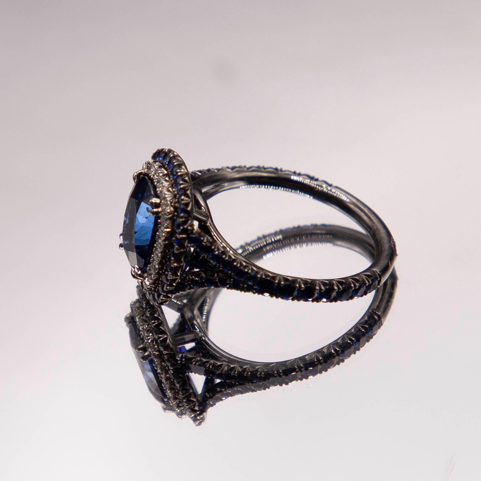 2.77 carat Intense blue Ceylon Sapphire/  1.13cts diamond 950 platinum halo ring In New Condition For Sale In Birmingham, MI